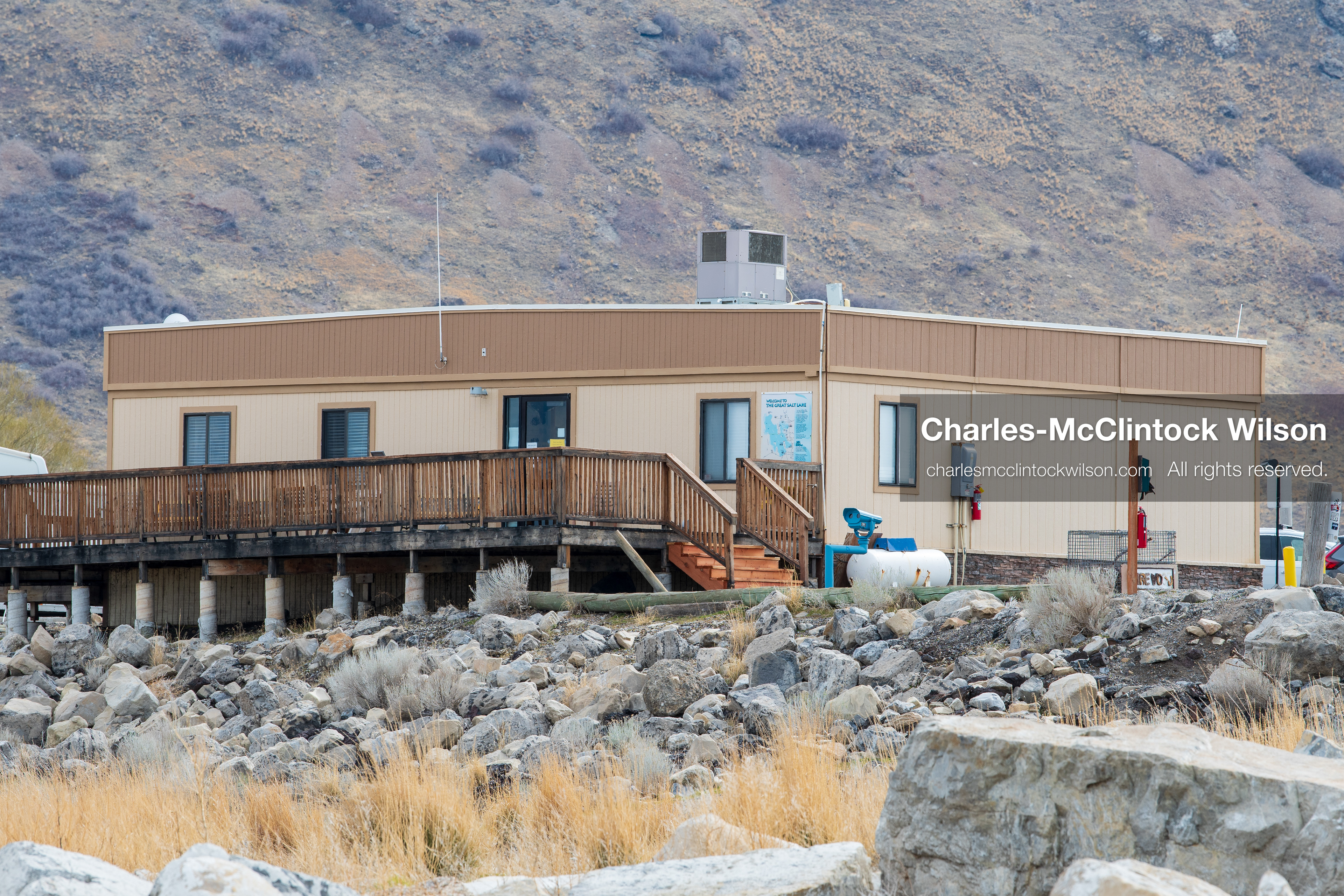 March 1, 2026, Great Salt Lake, Utah, USA: A building at the Great Salt Lake visitor center is seen as the region continues to experience historically low water levels. Reports from state officials and the Great Salt Lake Strike Team state that the lake remains in a serious adverse‑effects range, with elevations among the lowest recorded in more than one hundred years. The lake has drawn increased public attention as lawmakers consider large‑scale water projects and long‑term plans to address declining conditions. (Credit Image: © Charles‑McClintock Wilson/ZUMA Press Wire)