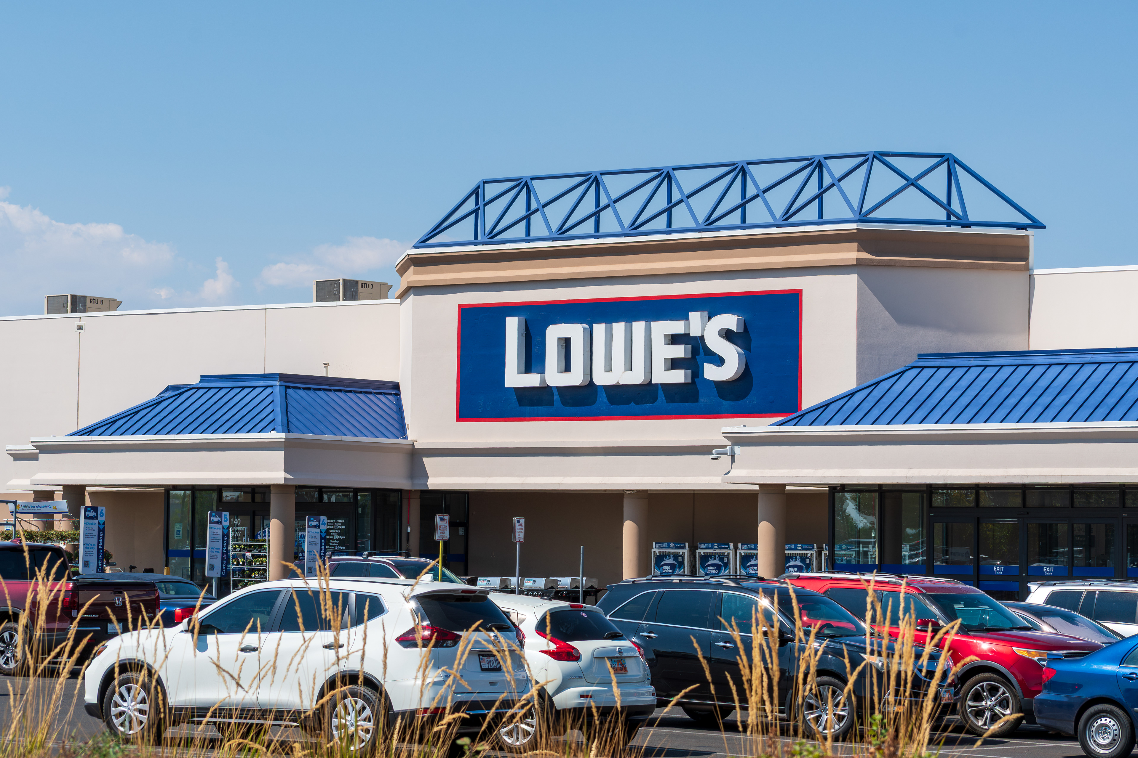 Orem, Utah, USA — September 1, 2025: An exterior view of a Lowe’s home improvement store. Lowe's is the world's second largest home-improvement retailer after Home Depot.