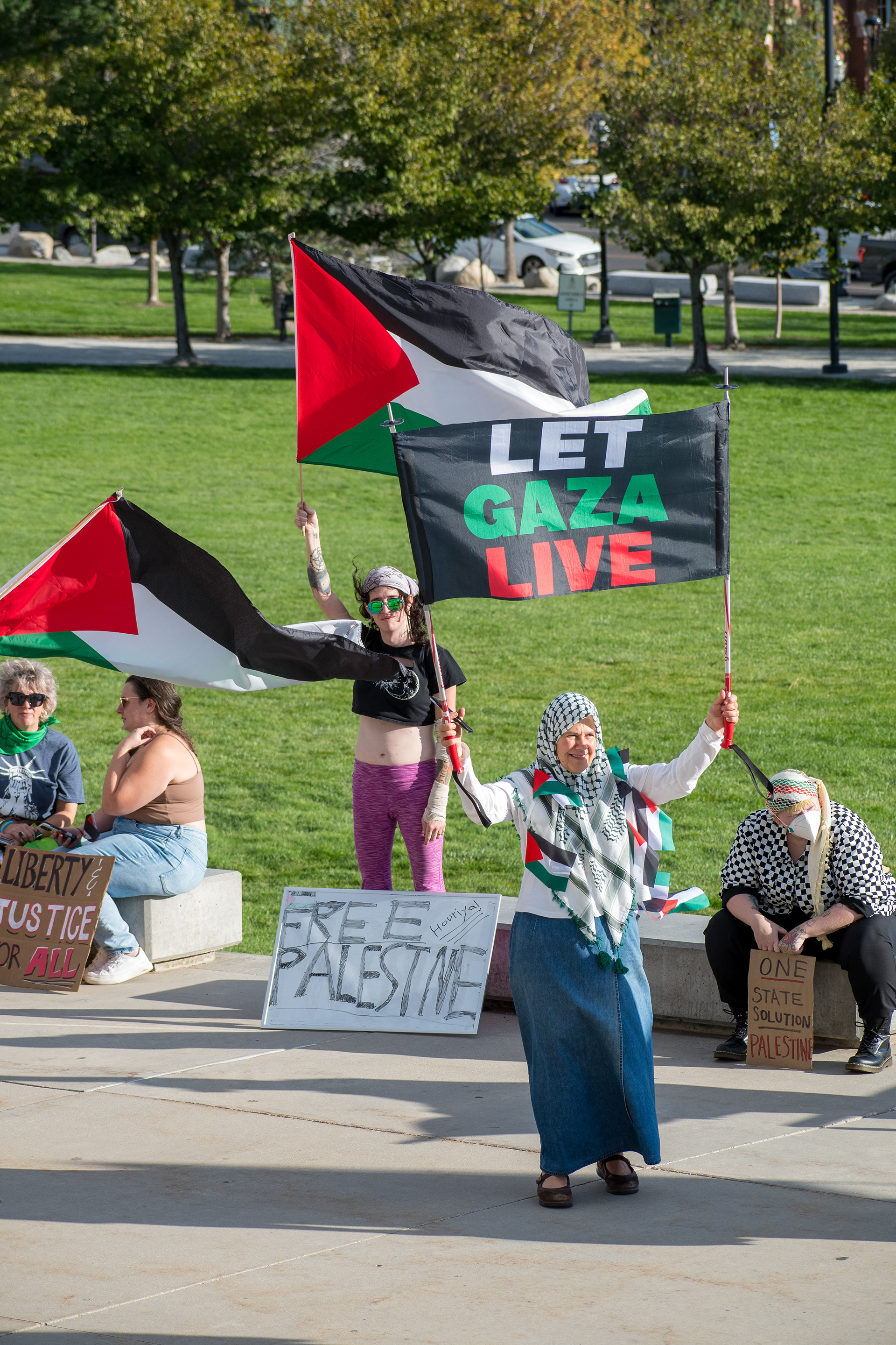 October 10, 2025, Salt Lake City, Utah, USA: Pro-Palestine demonstrators gather in front of the Utah State Capitol during the Free Palestine Rally. Participants hold flags and signs as part of the public demonstration. (Credit Image: © Charles-McClintock Wilson/ZUMA Press Wire)