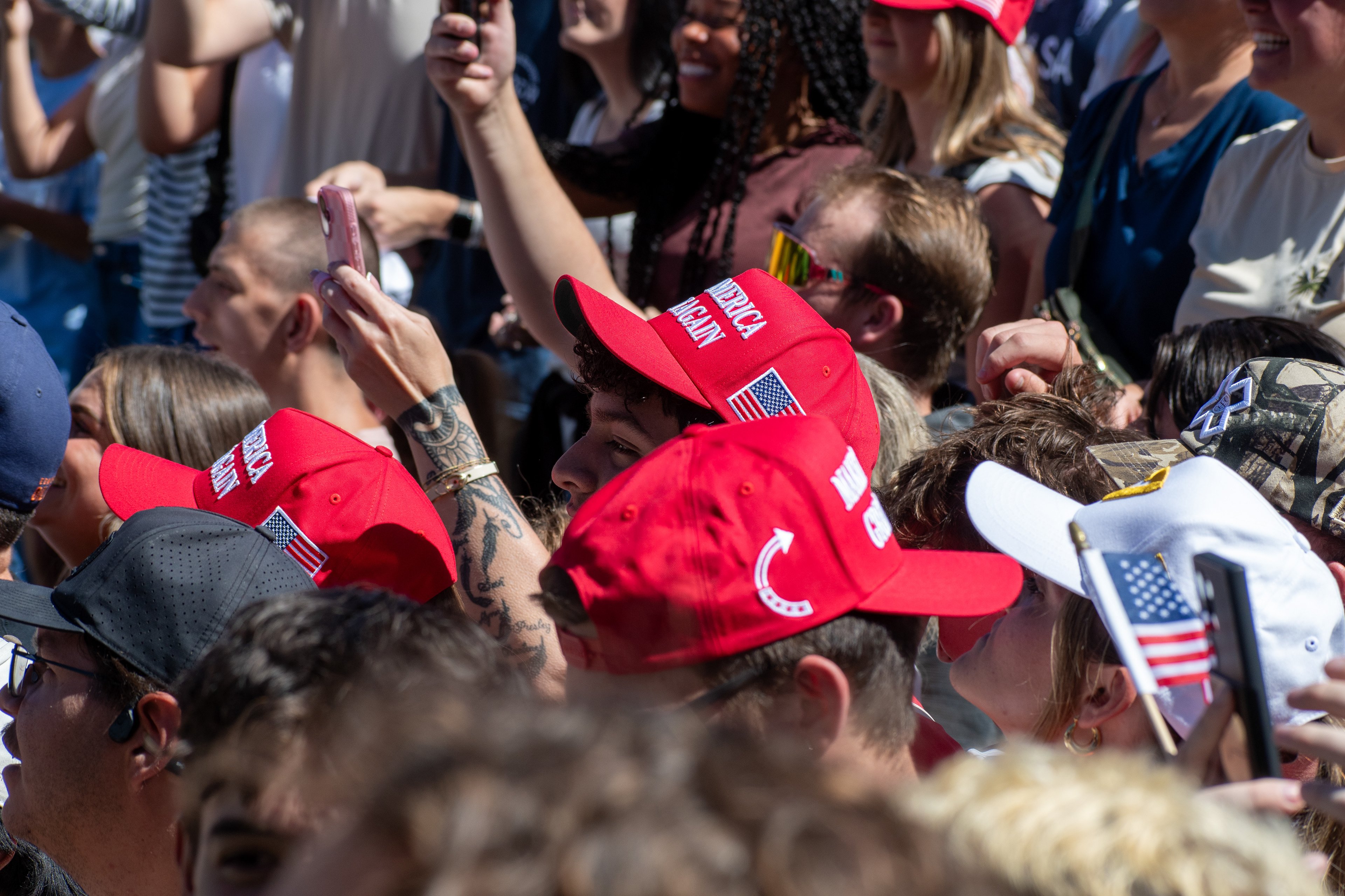 OREM, UTAH – SEPTEMBER 10, 2025: Attendees gather in close formation at Utah Valley University for the opening stop of the American Comeback Tour. The image captures a moment of shared anticipation and civic presence, reflecting the energy, emotion, and communal engagement that defined the event’s intended spirit. © Charles-McClintock Wilson / ZUMA Press 