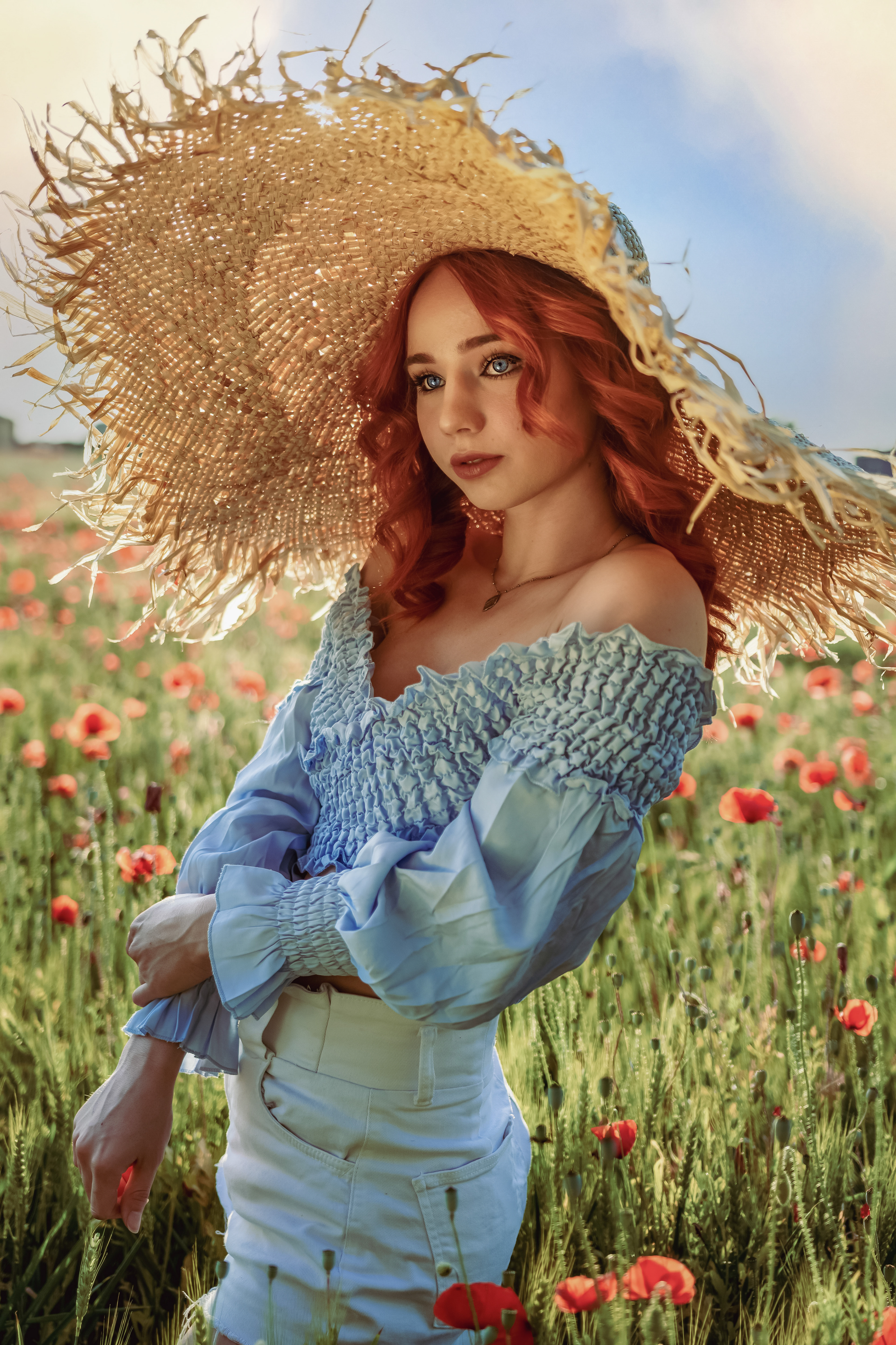 Shooting con Arianna in campo di tulipani, colori caldi