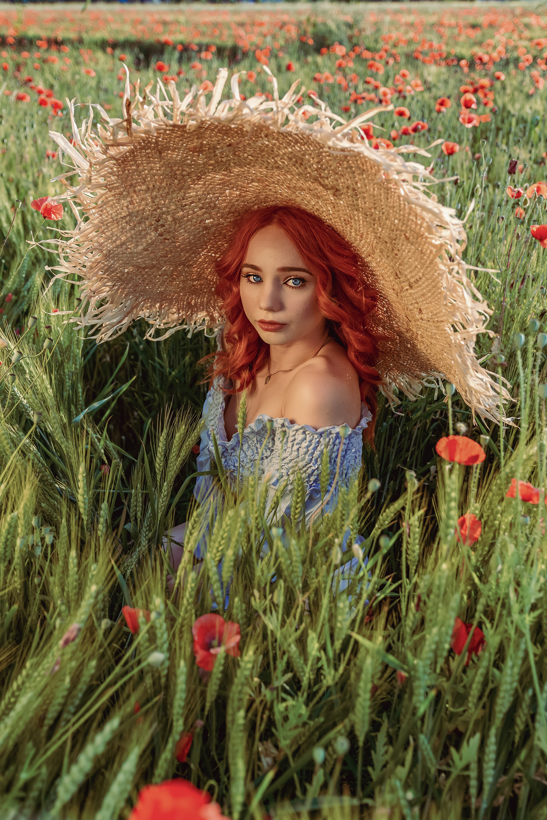 Shooting con Arianna in campo di tulipani, colori caldi
