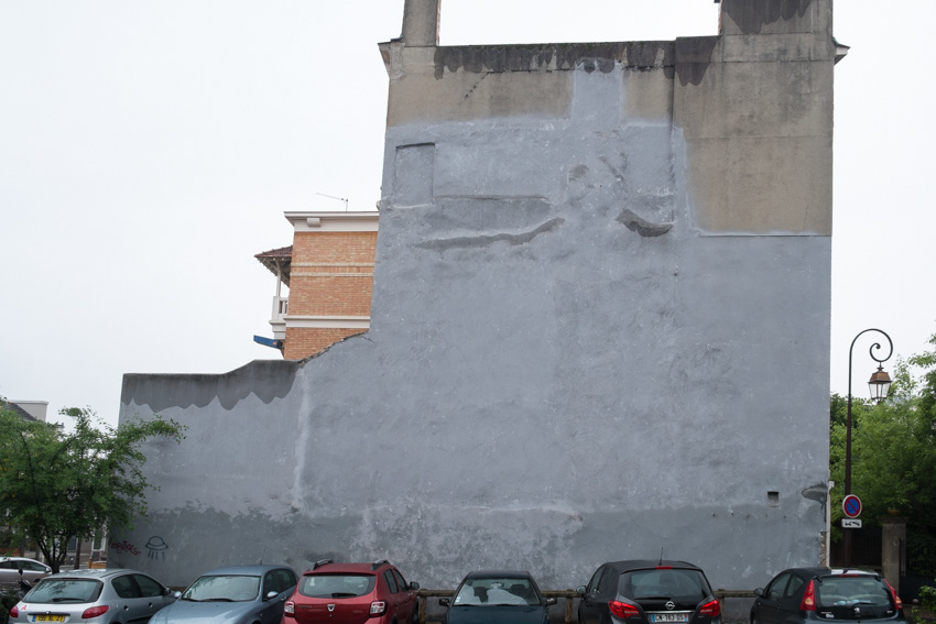 Creativity and imagination for a unsightly wall...Blind wall in the centre of Enghien-les-Bains