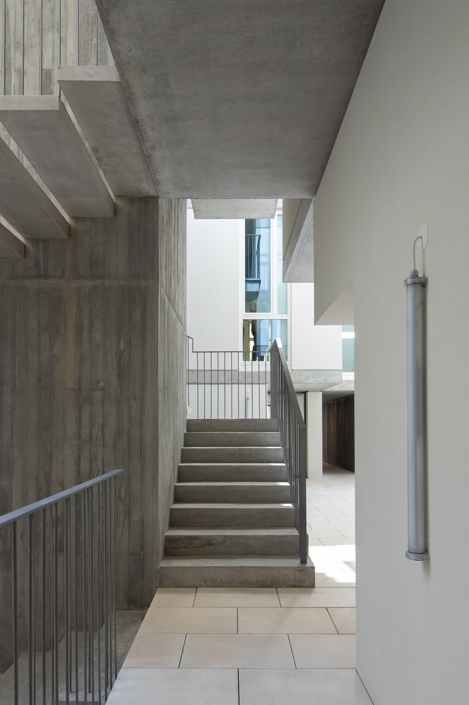 Edificio General Silveira por Atelier Tiago Antero. Fotografía por José Campos.