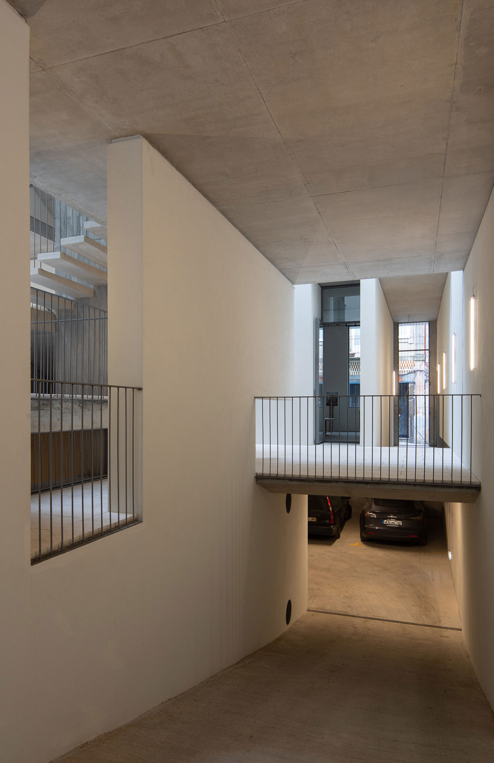 Edificio General Silveira por Atelier Tiago Antero. Fotografía por José Campos.