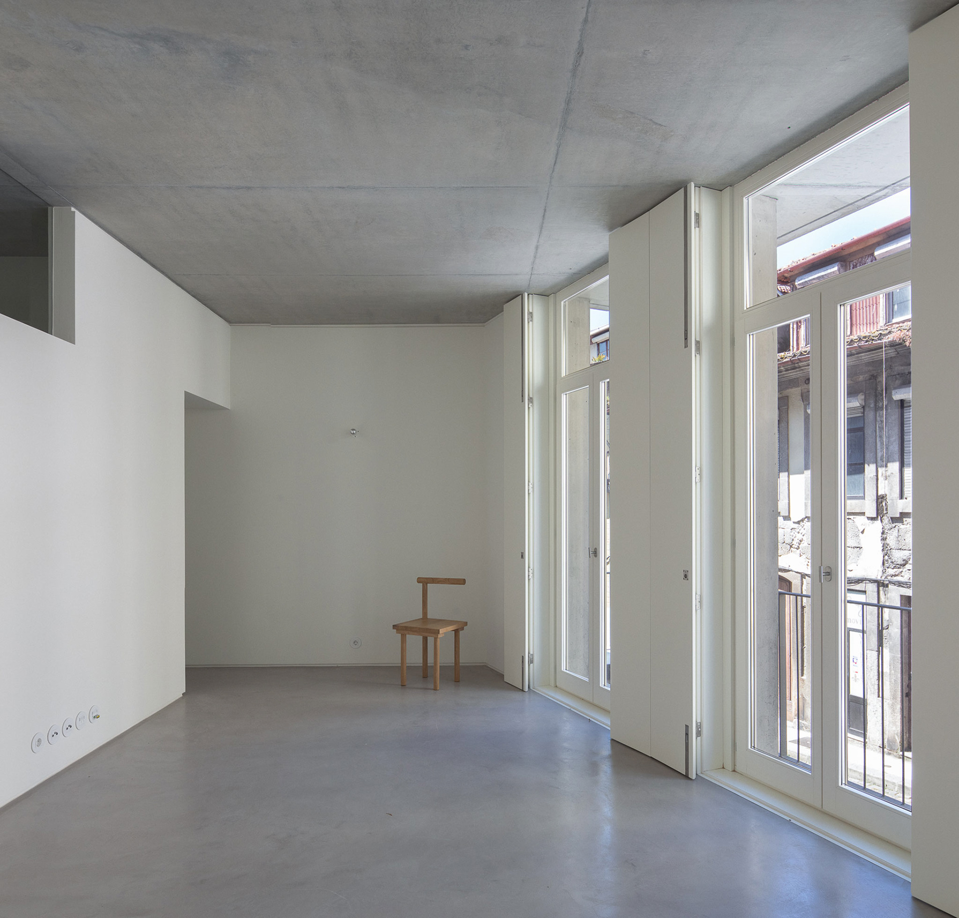 Edificio General Silveira por Atelier Tiago Antero. Fotografía por José Campos.