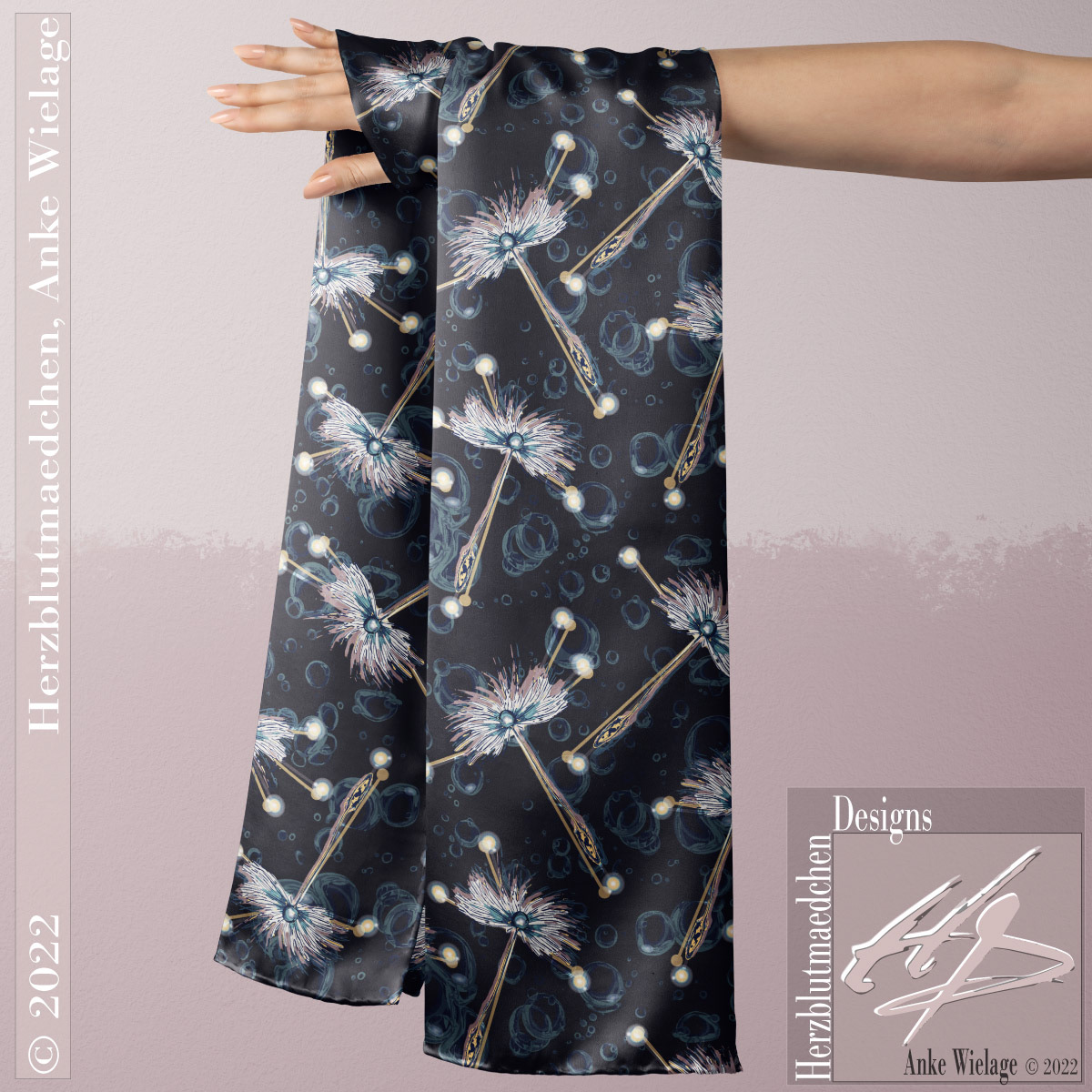 'Estrella del deseo' on a silk scarf