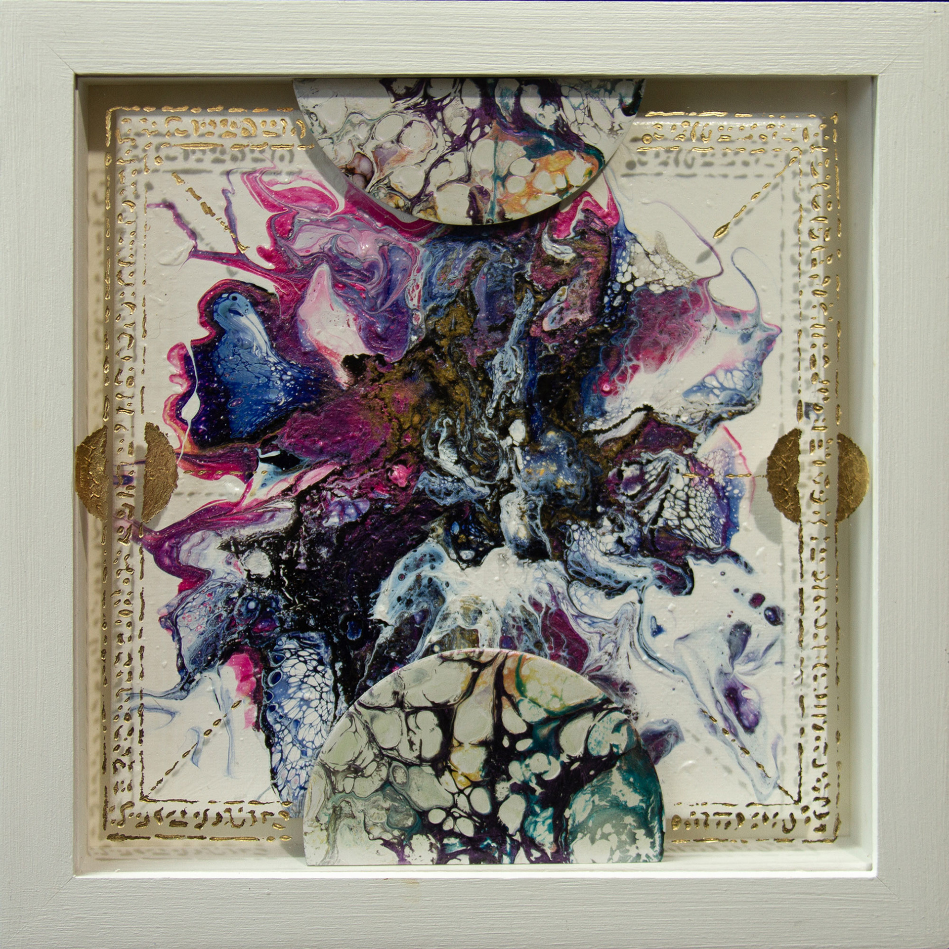 Relics III - clean view - 25 x 25 cm (frame included)
