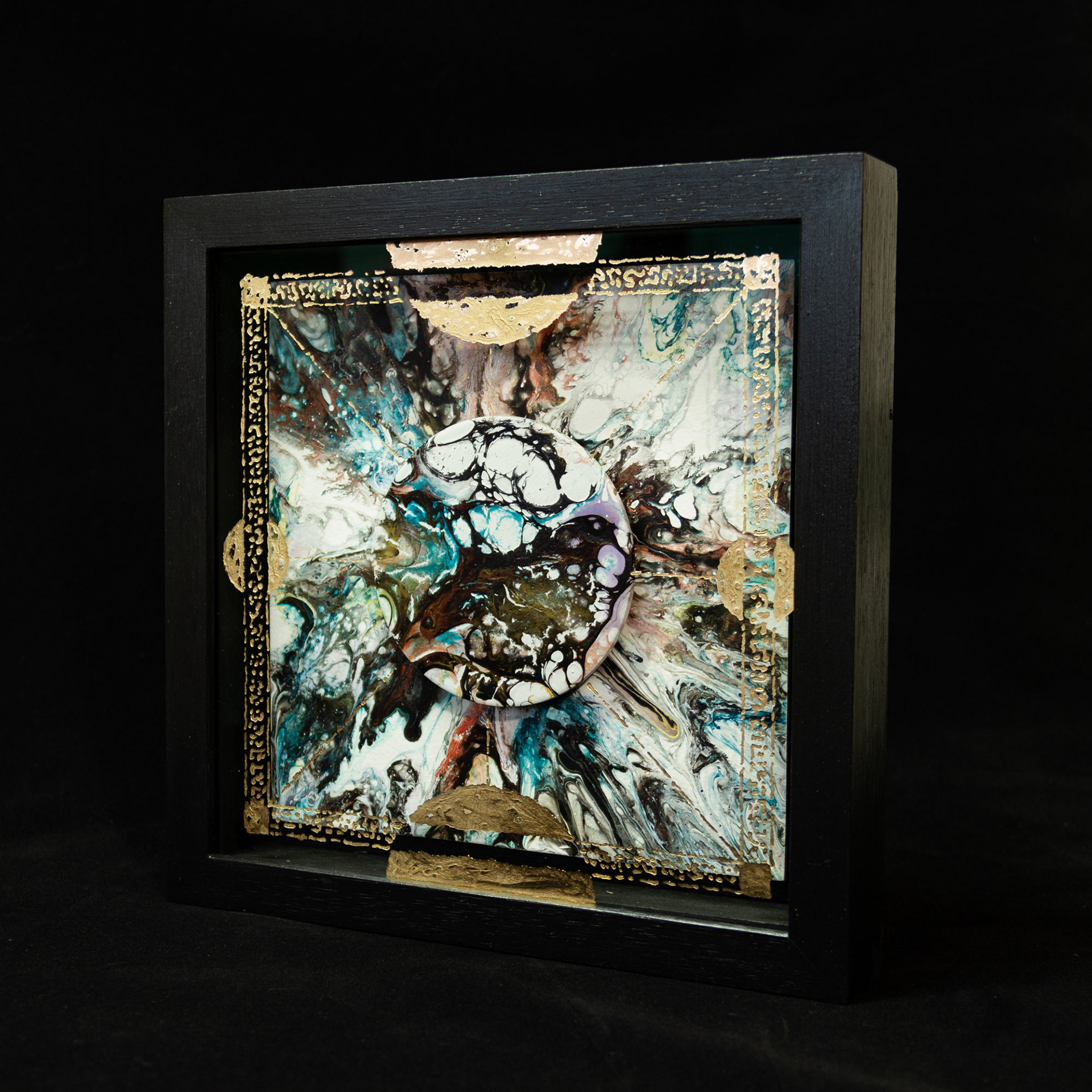 Relics II - 3D view - 25 x 25 cm (frame included)