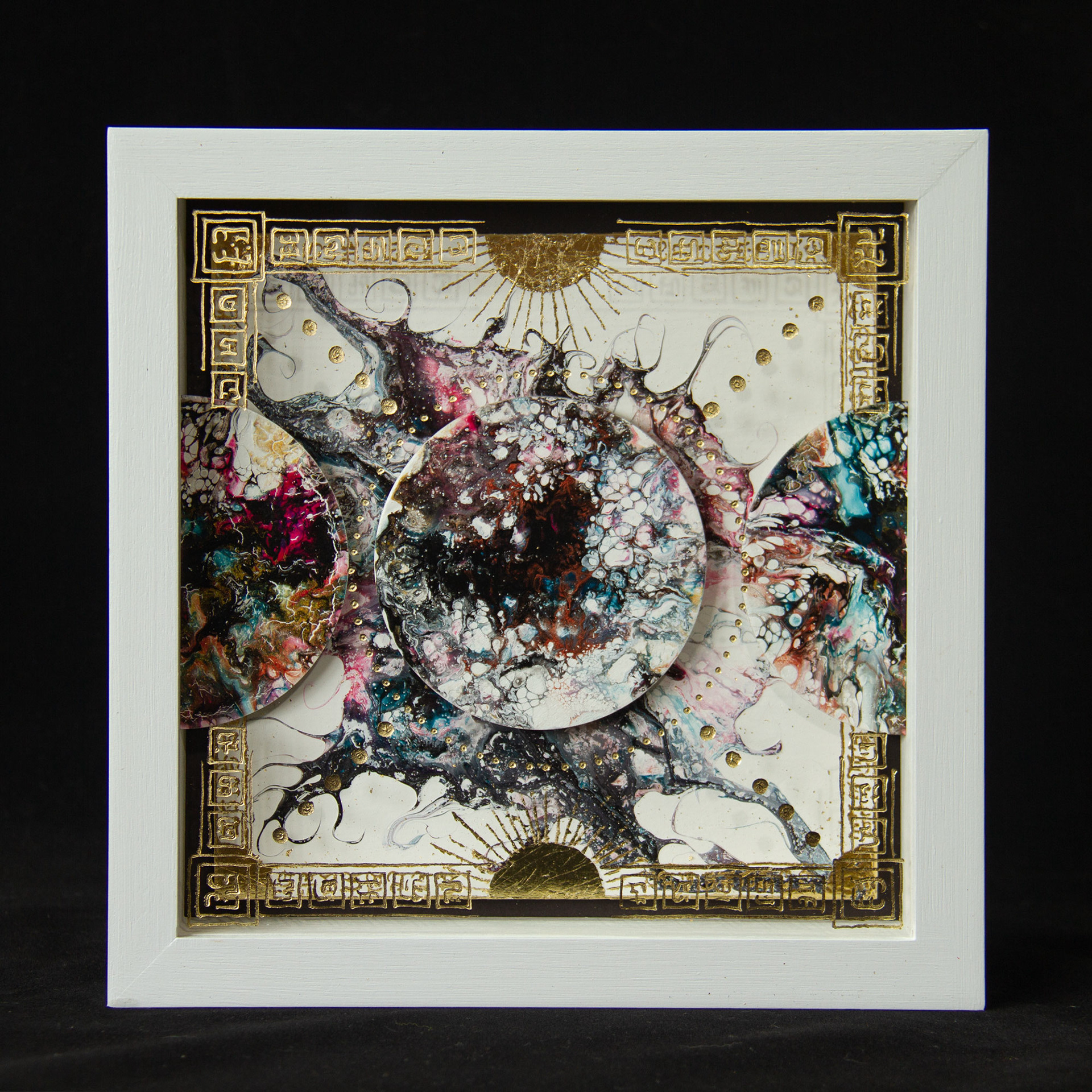 Relics VIII - front view - 25 x 25 cm (frame included)