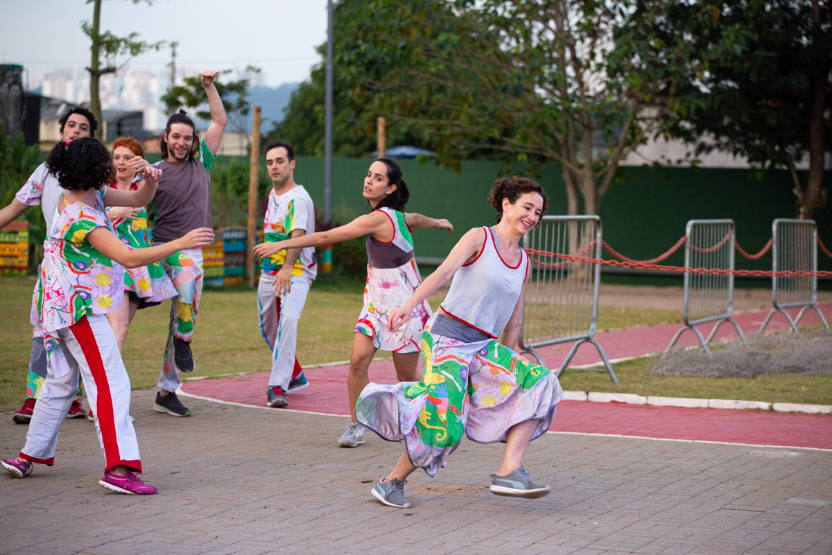Os 4 Elementos da Natureza na Educação Escolar: Ninhos. Com Balagandança Cia. Sesc Campo Limpo, 2019.