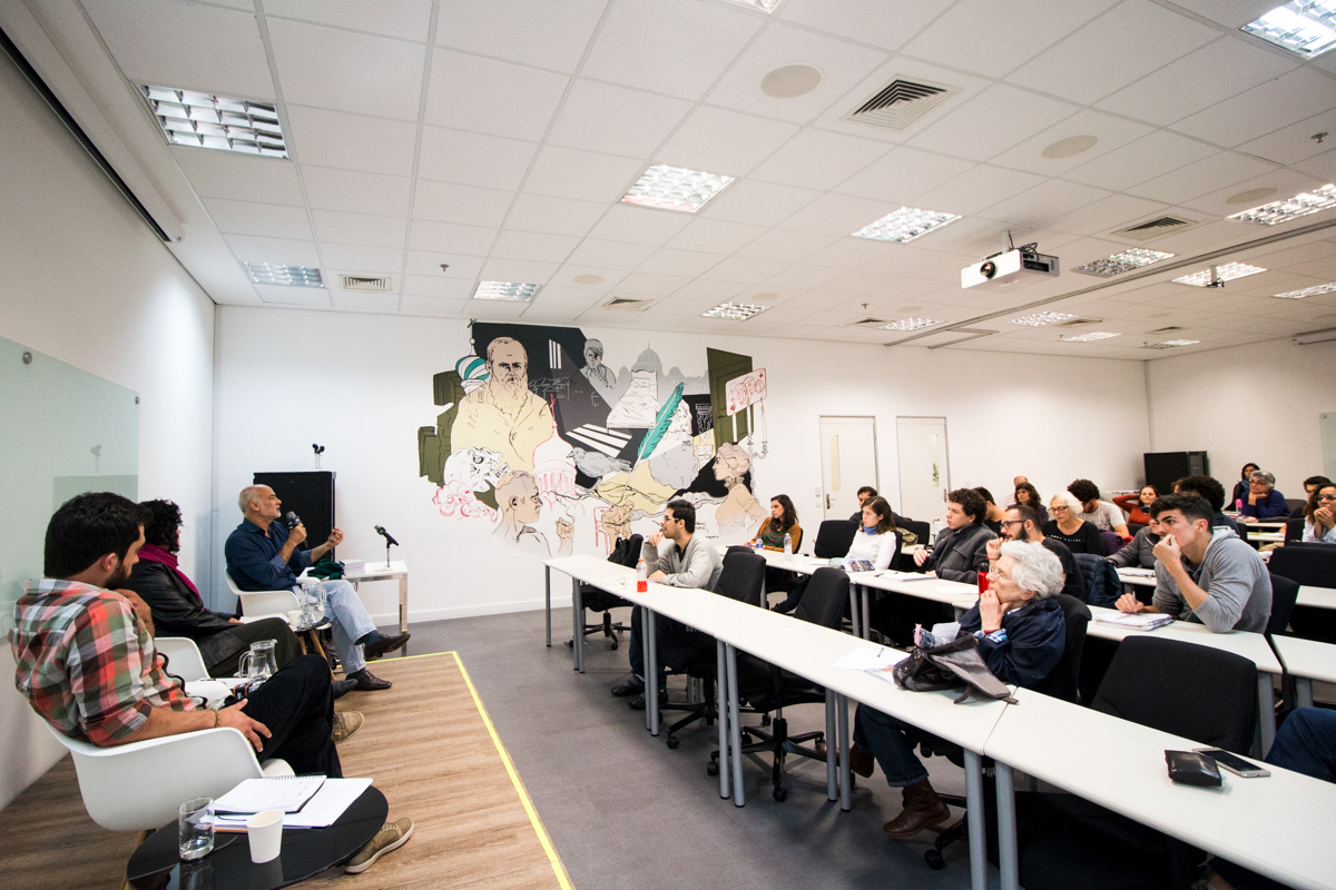 Dependência na América Latina: um museu de grandes novidades com Fabio Maldonado (USP) e Nildo Ouriques (UFSC), mediação de Isadora Guerreiro (USP). Centro de Pesquisa e Formação Sesc, 2017.