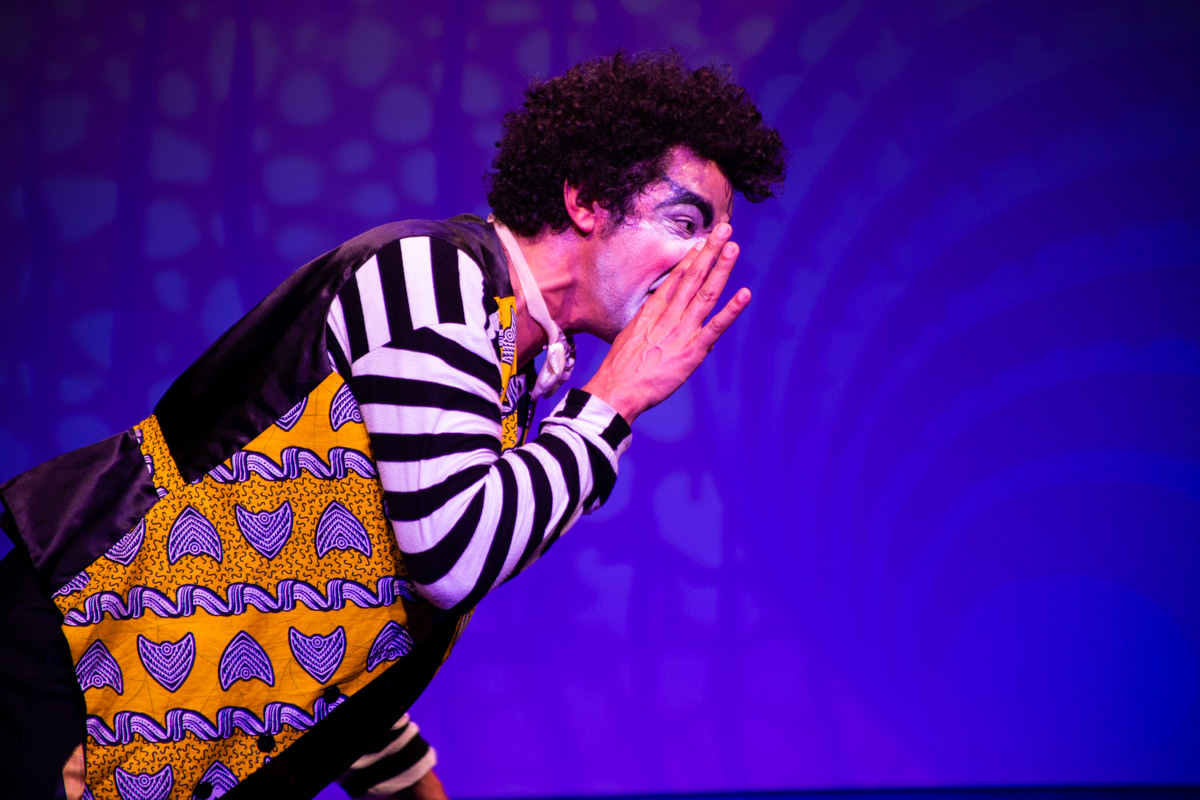 Tambor Africano com Grupo A Peste Cia. Urbana de Teatro. Sesc Campo Limpo, 2018.
