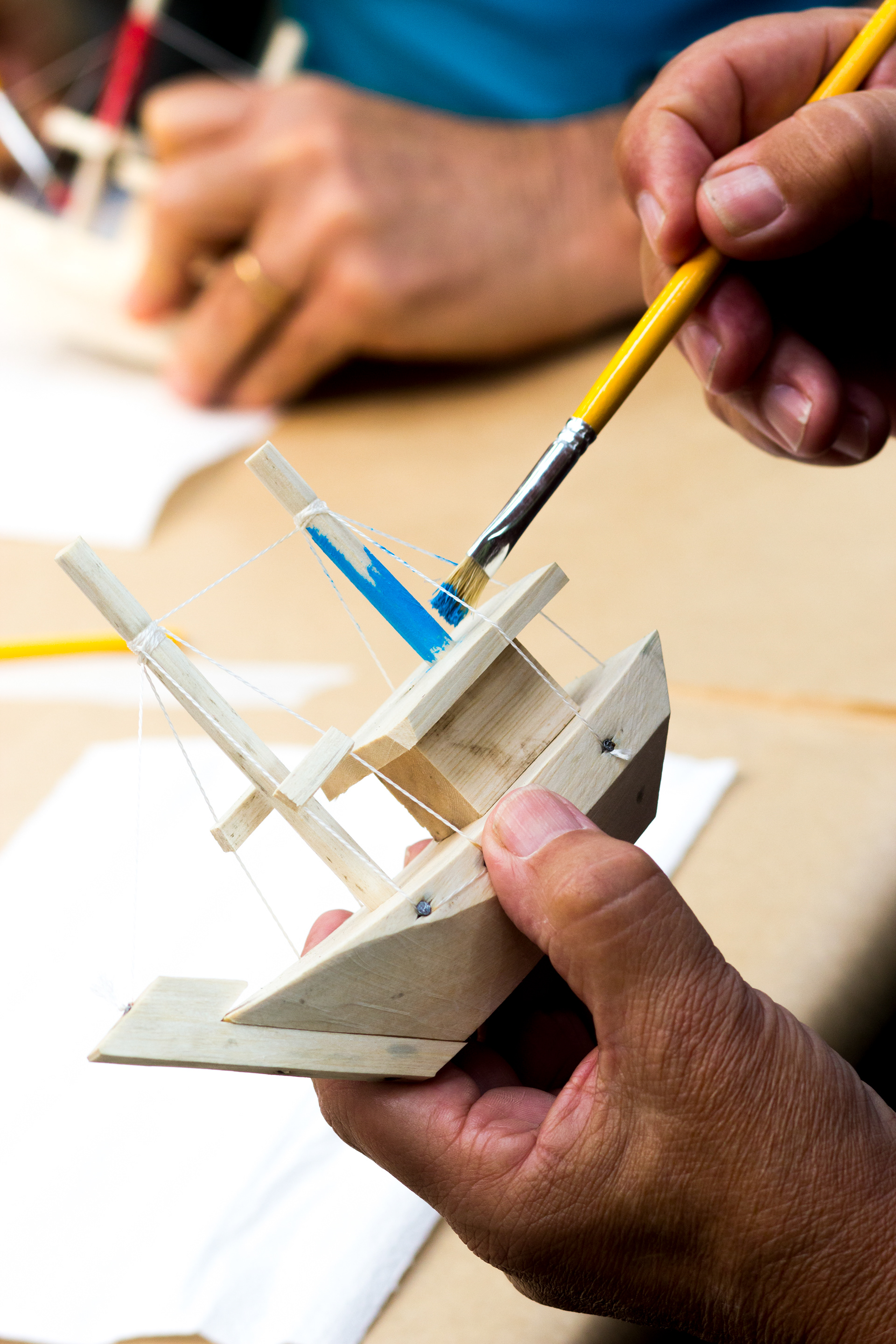 Pétala por Pétala: Territórios da Mata, Oficina: Confecção de miniaturas de Canoas em Madeira Caixeta com Comunidades Caiçaras de Paraty. Sesc Interlagos, 2015.