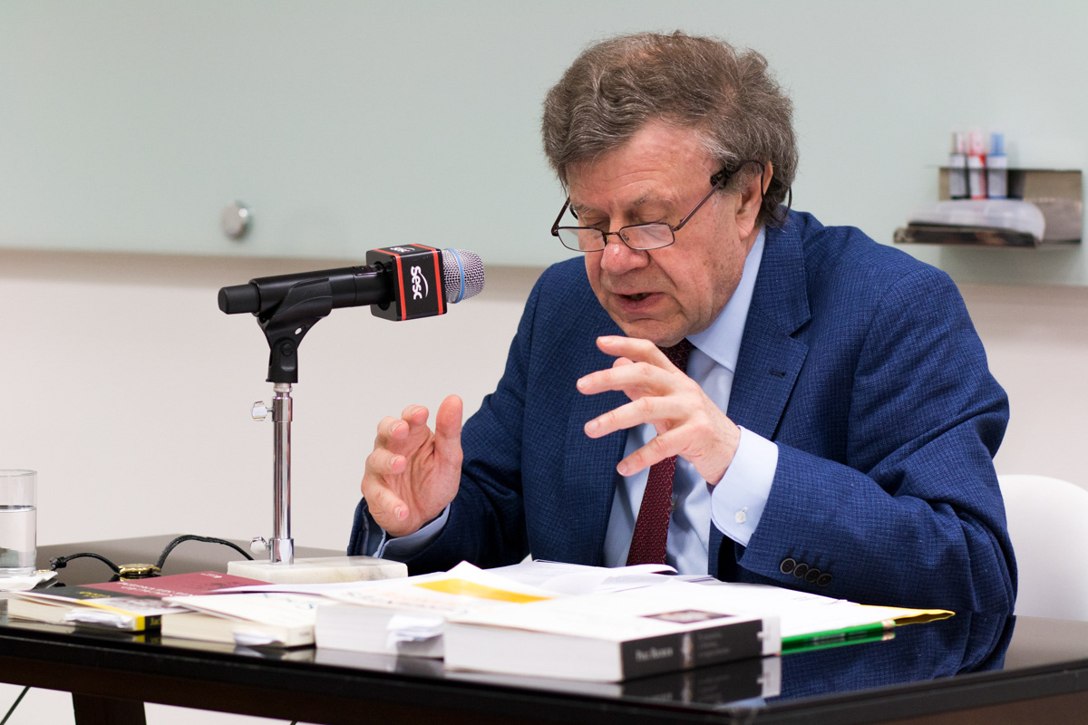 Roger Chartier: O Passado no Presente. Centro de Pesquisa e Formação Sesc, 2017.