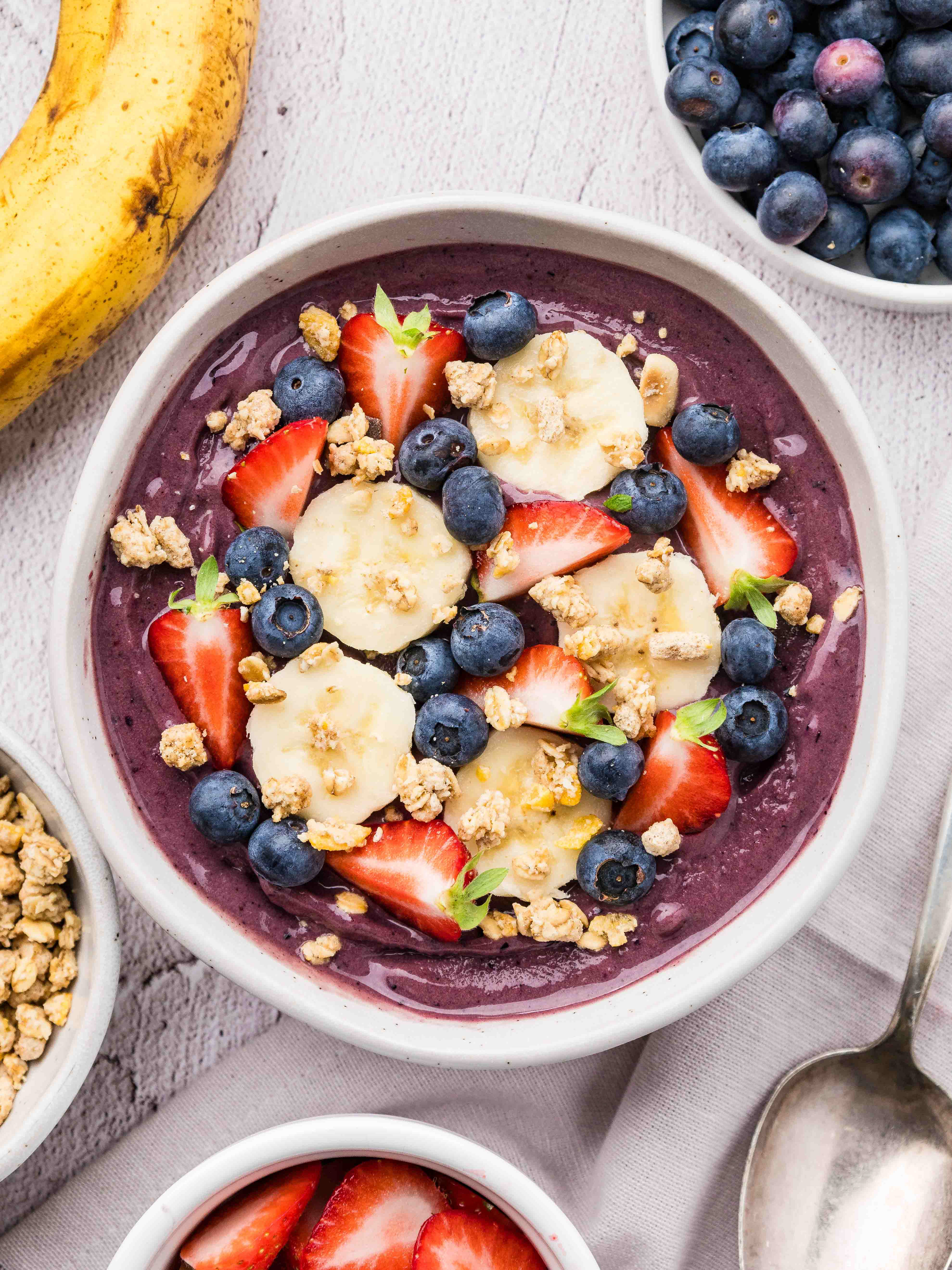 Acai bowl, zorgvuldig gestyled om er mooi uit te zien door Jem Mantiri, een foodstylist uit Nederland.