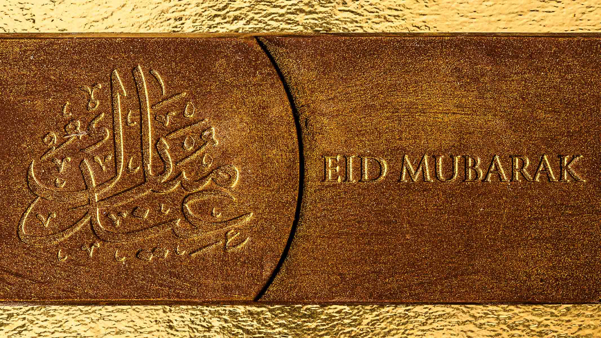 Close-up van een Eid Mubarak chocolade van Bas Boer Noten.