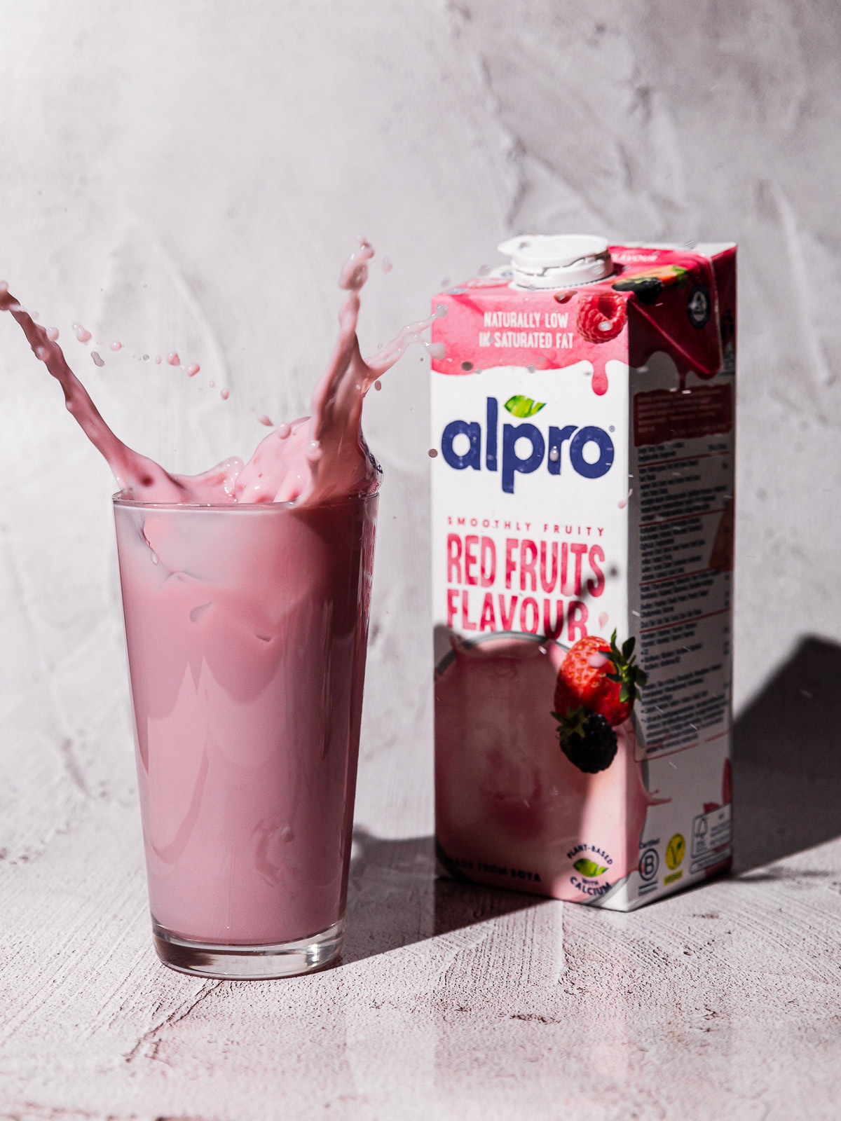 Plant-based milk splash - Amsterdam food photographer