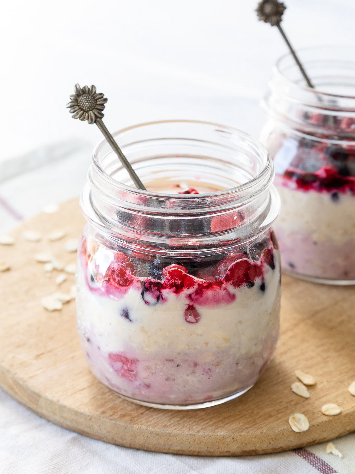 Berries overnight oats - Jem Mantiri - Rotterdam food stylist