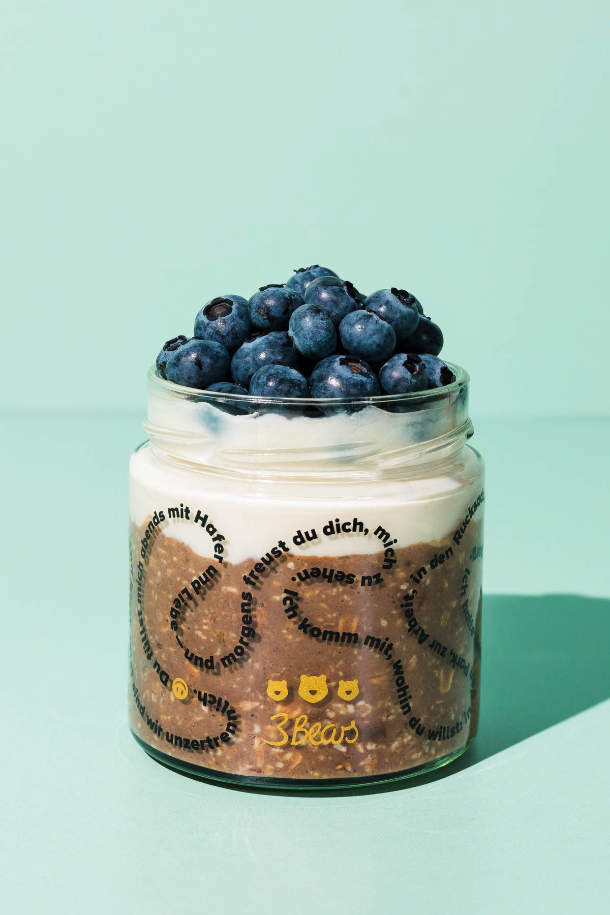 Chocolate overnight oats with blueberries - Dutch food photographer