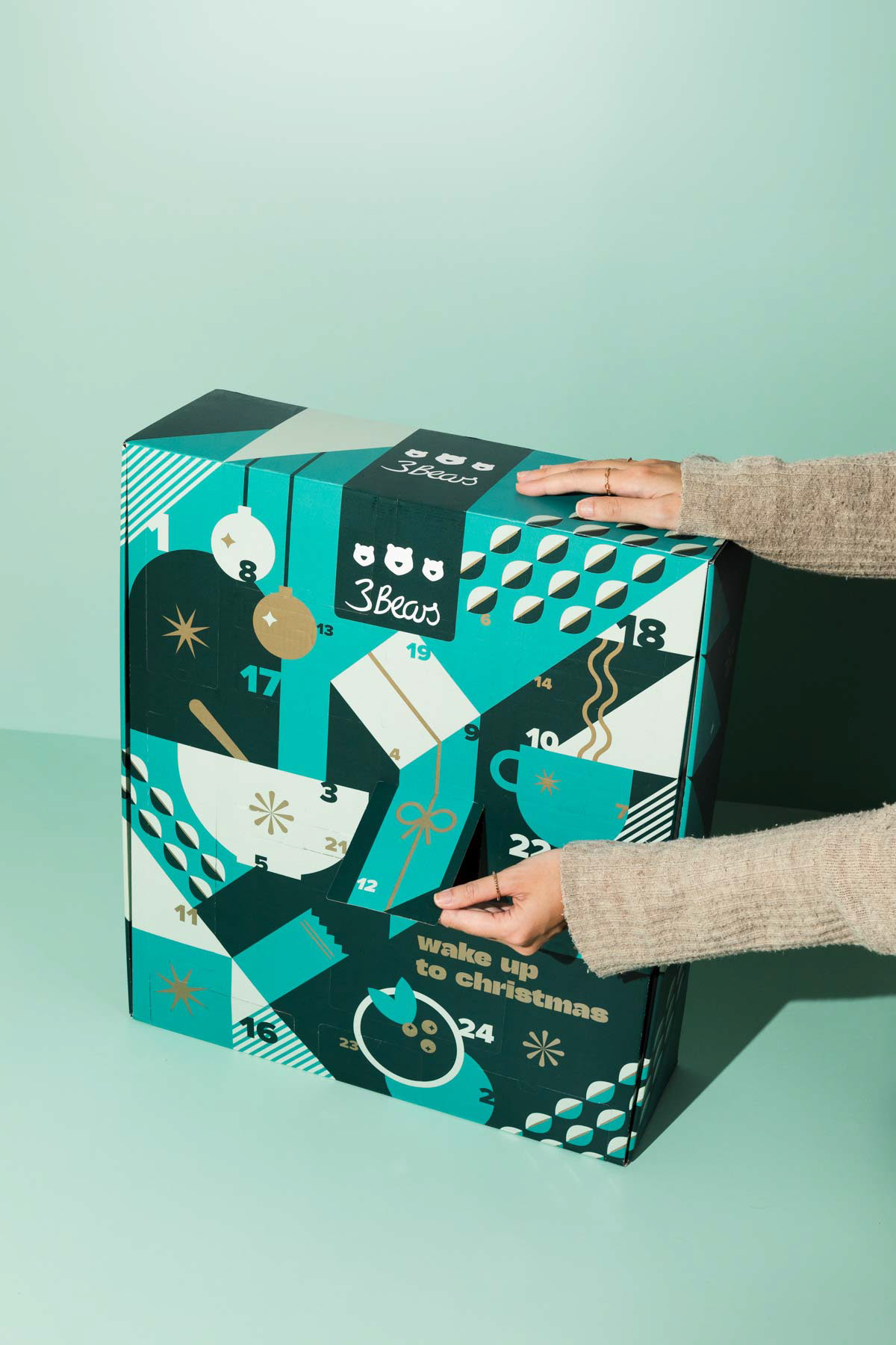 Opening the advent calendar - Dutch product photographer