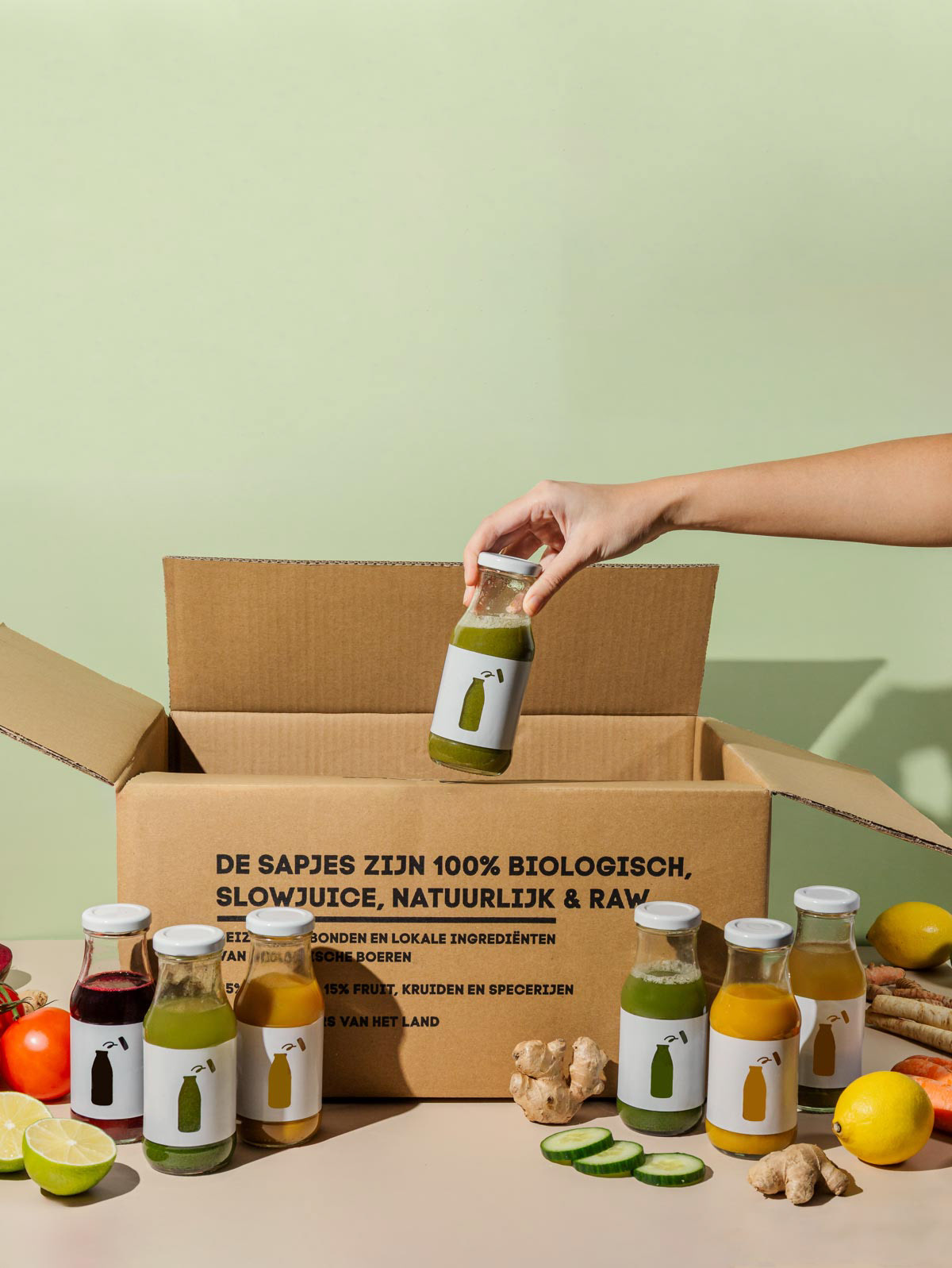 Detox box lifestyle photo.