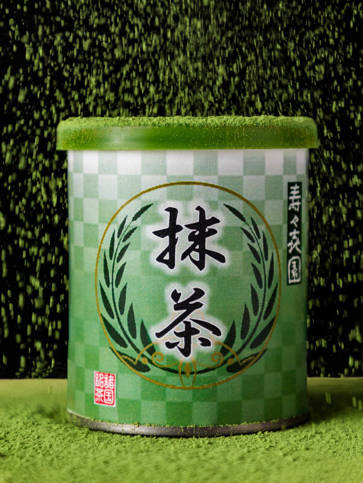 Matcha powder in a can - Dutch product photographer