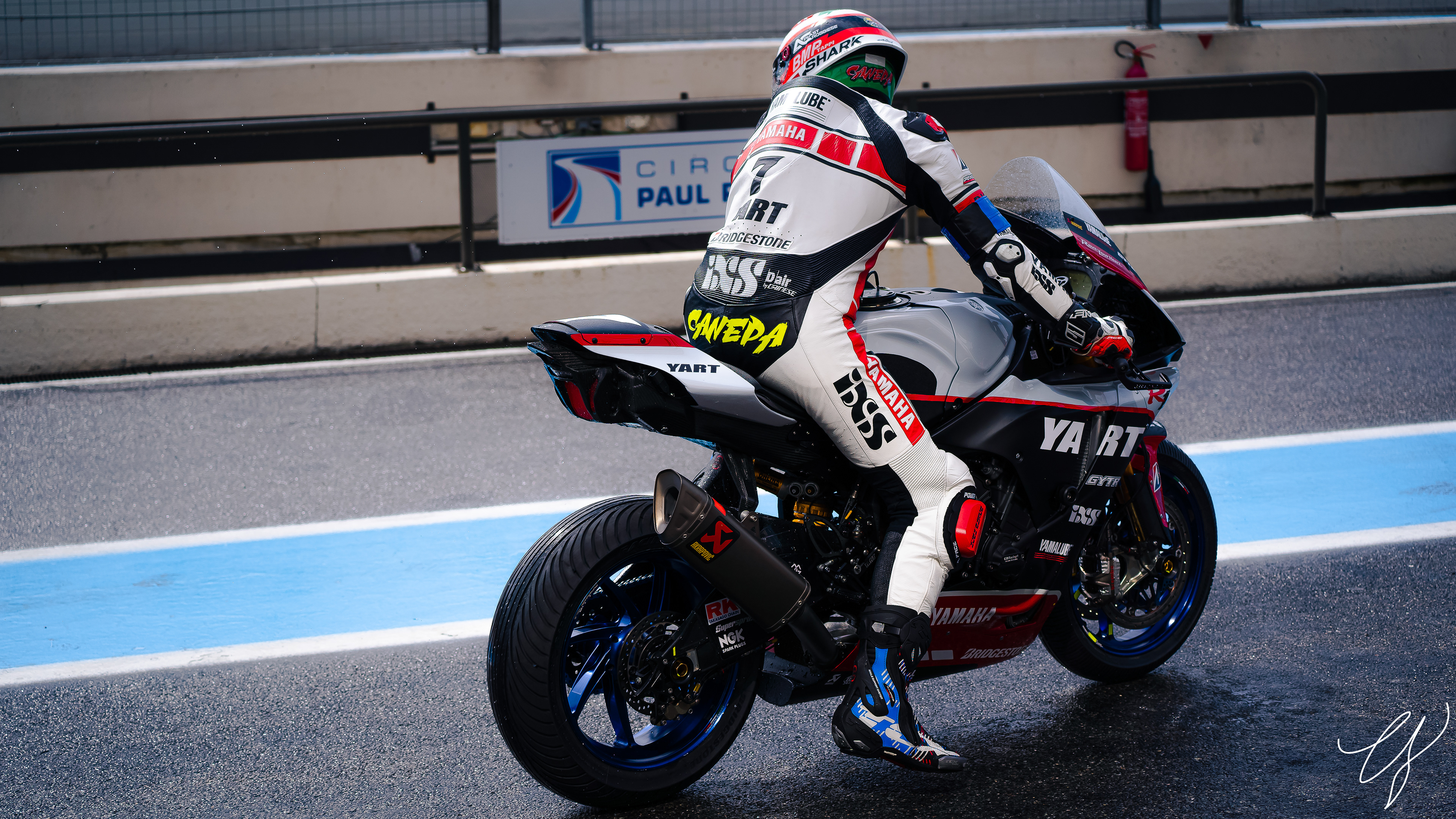 Départ de la Yamaha 7 du stand YART