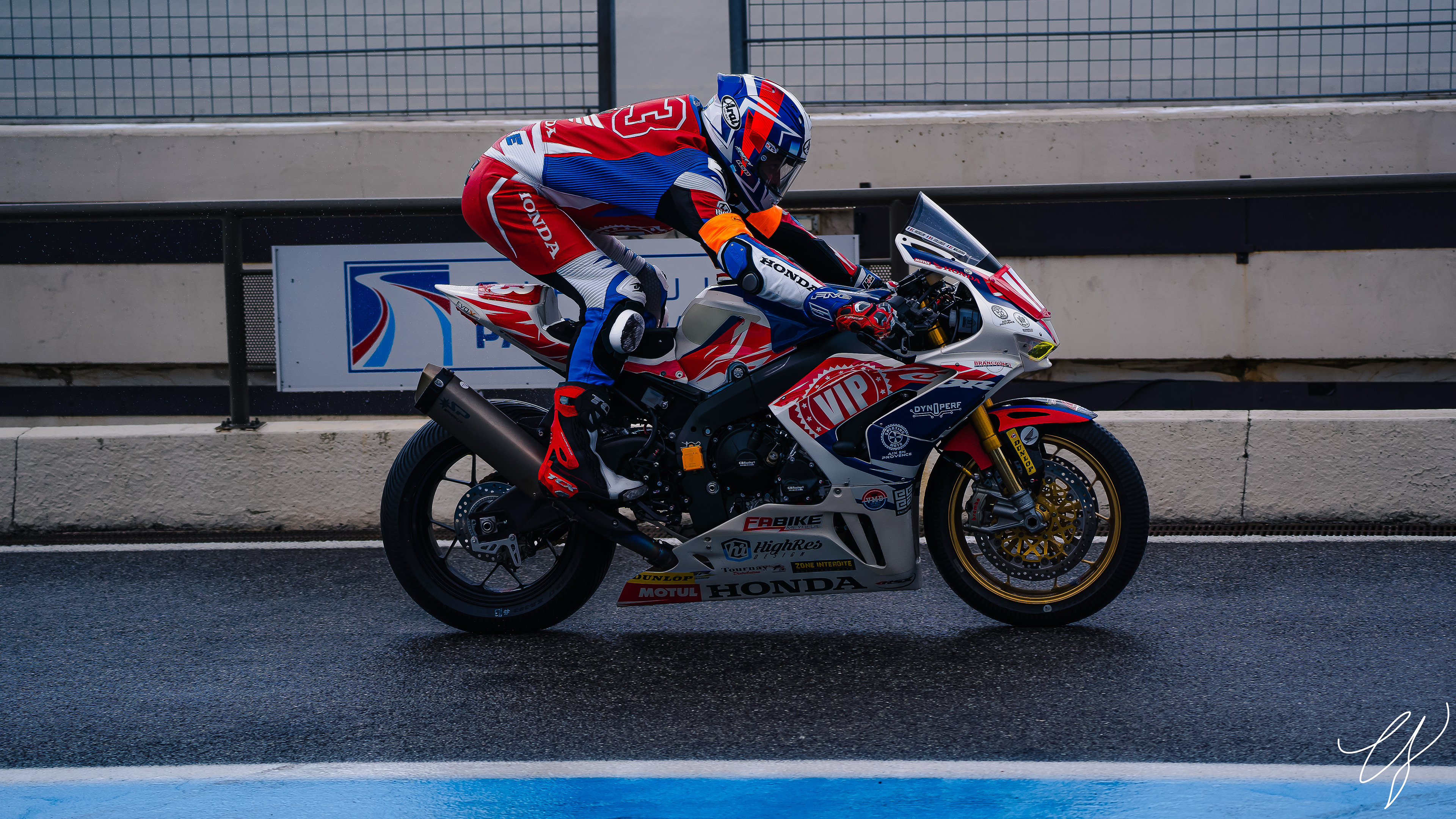Départ de la Honda 113 pour la qualifications