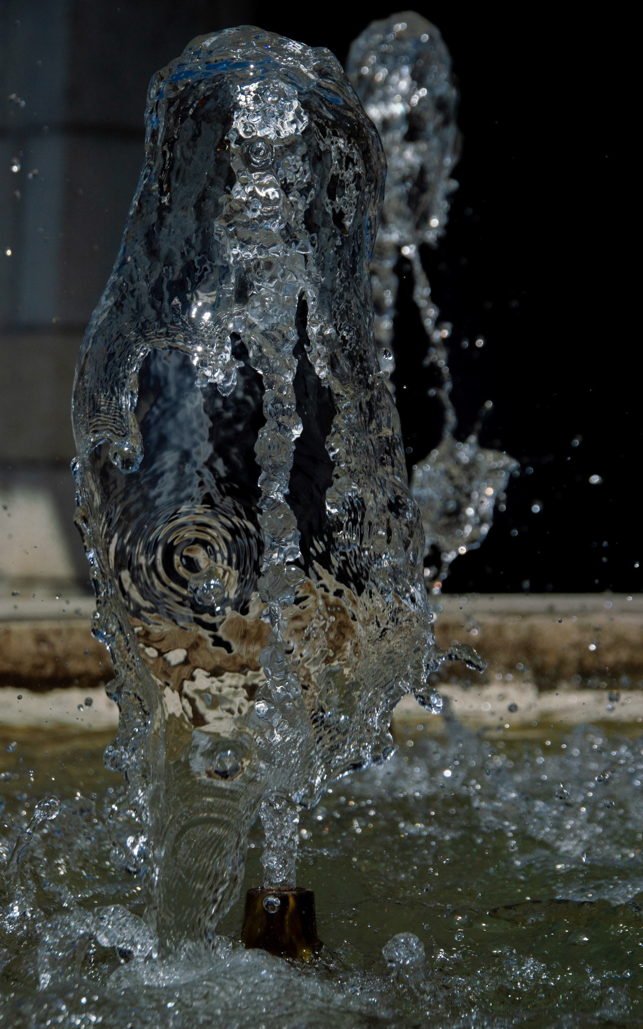 Ein Wasserbrunnen in Olten - Spiel mit der Zeitbemessung