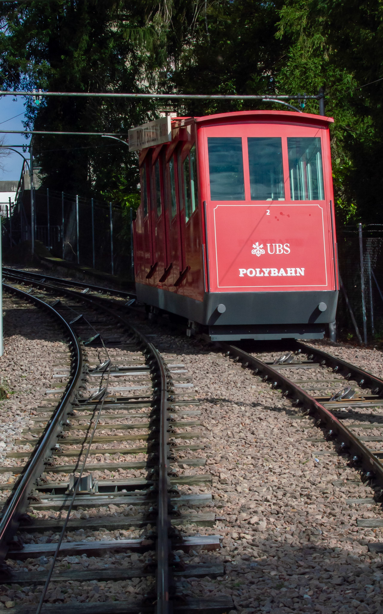 die kleine Polybahn in Zürich Central, die einem bis zur Universität hoch bringt.