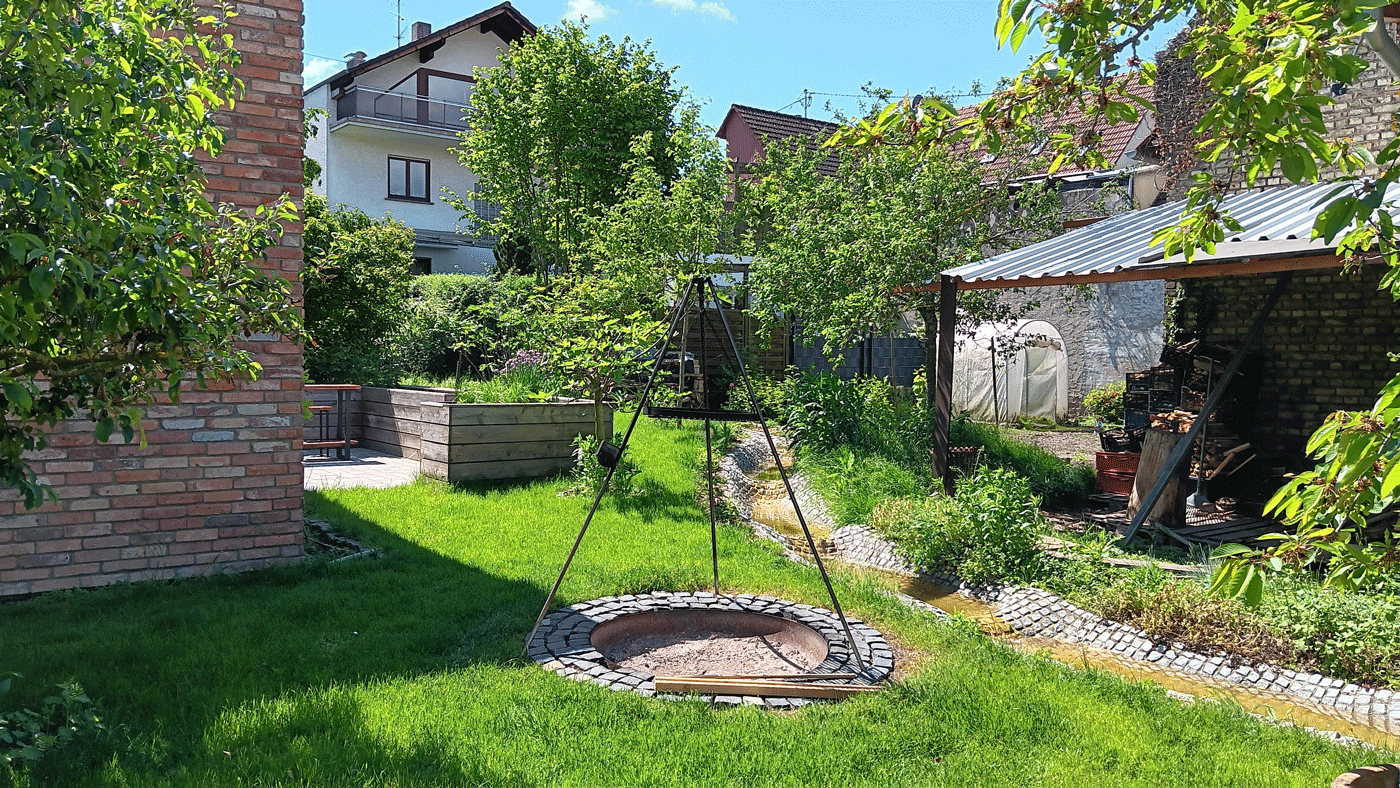 Bauchlauf und Feuerstelle