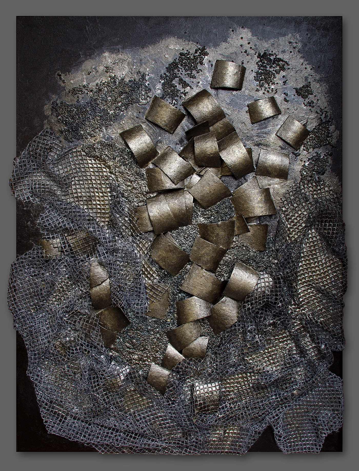 Conscience 08, acrylique, sable, treillis tissu, cartons imprégnés de résine et pigments métalliques sur toile, 80x60cm.