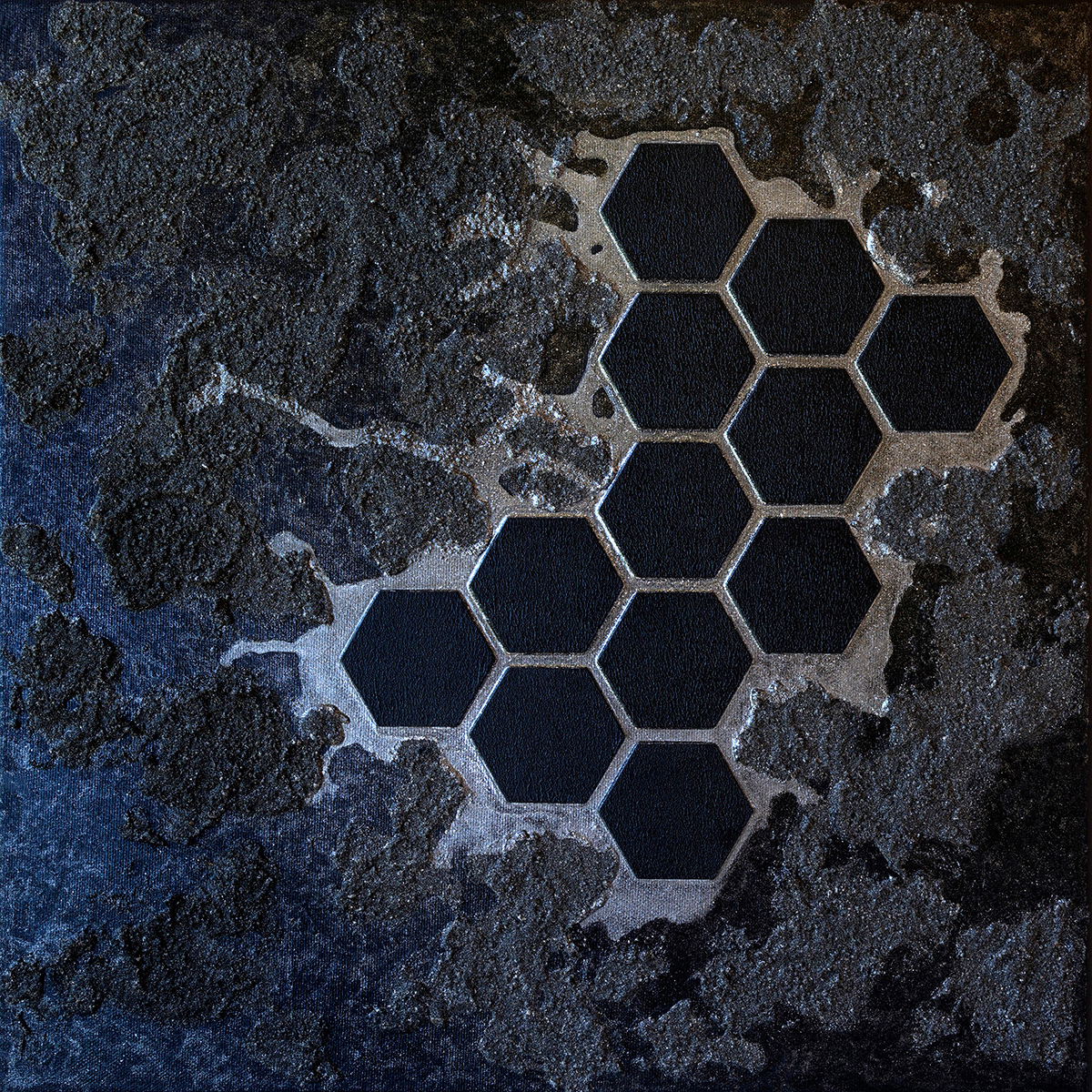 Hexagone 03, acrylique, sable, bois et pigments métalliques sur toile, 50x50 cm.