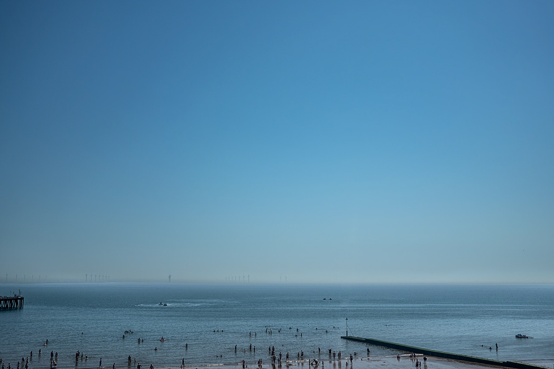 North Sea and beachgoers, Clacton-on-Sea (England) (during the ‘North Sea Crossing 2026’ trip, NL-BE-FR-GB, June 2026)