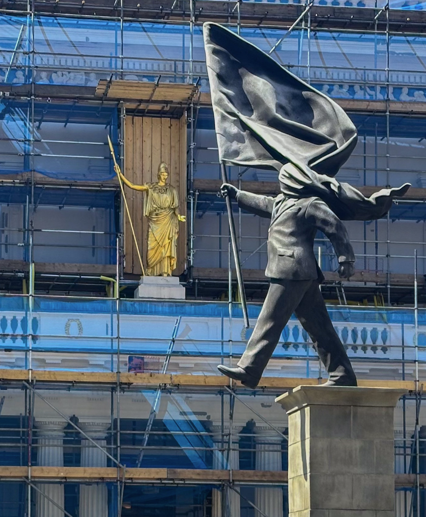 (18) Athena and the Banksy by Ian Cooper, Judge: Patricia Quickenden