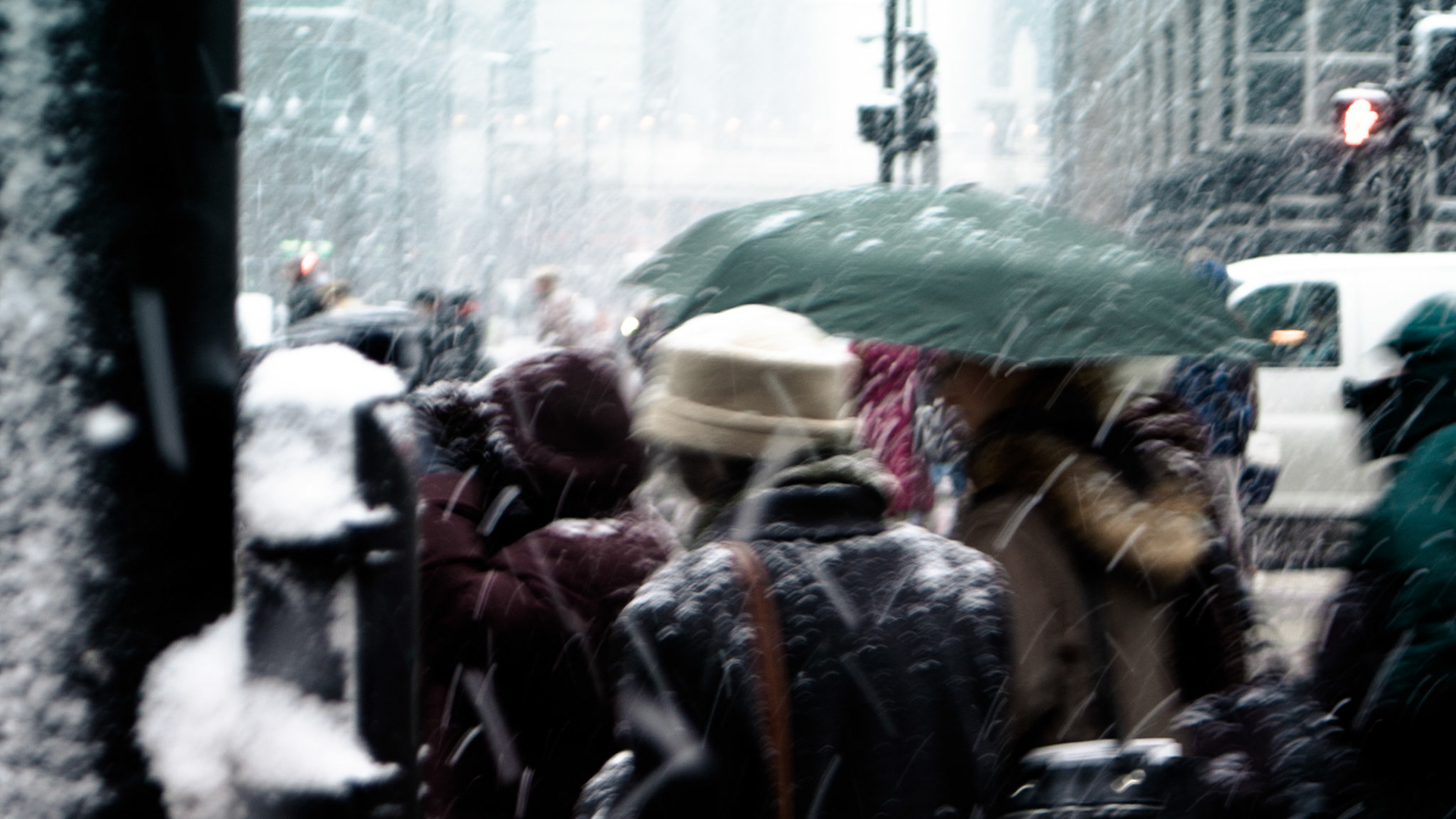 Morning commuters rush to their offices during a heavy snow storm in downtown Chicago
