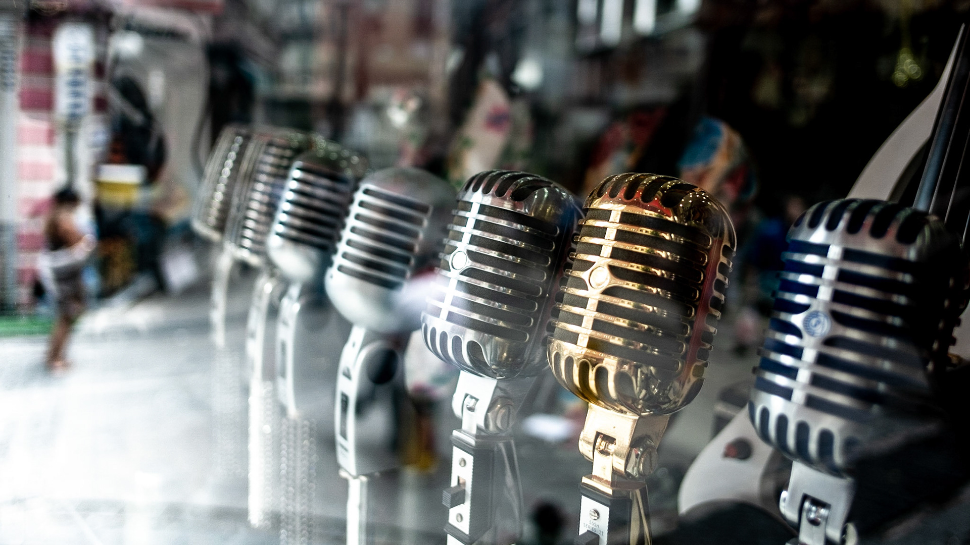 Galip Dede Caddesi, known locally as “music street,” runs down the hill from Tünel to the Galata area and is lined with shops selling musical instruments and gadgets.