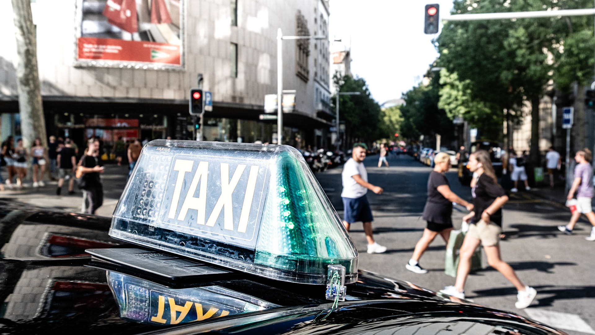 All taxis in Barcelona are black and yellow and the taxi sign is lit in green if it is free.