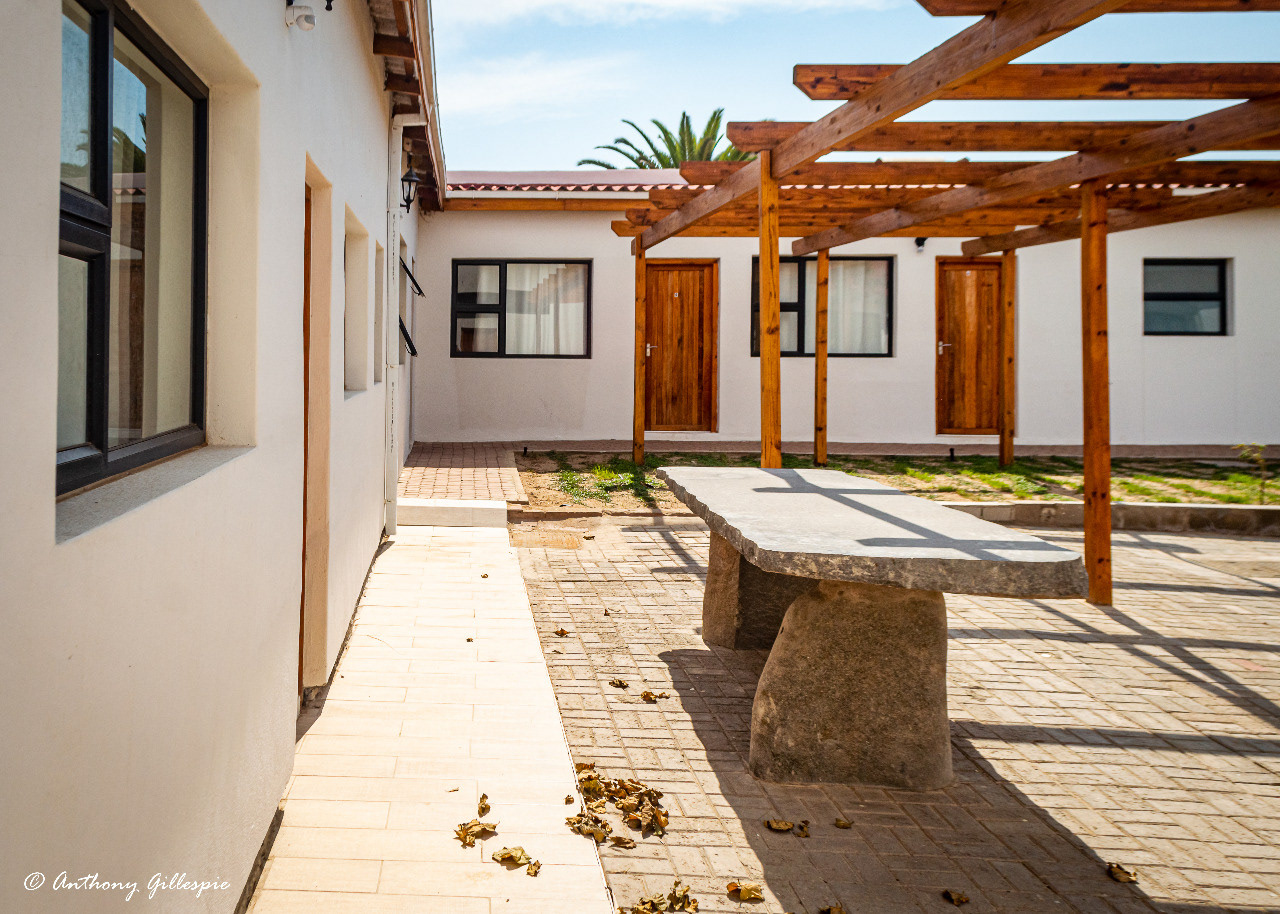 A view of the outside corner rooms of Beach Garden Accomodation.