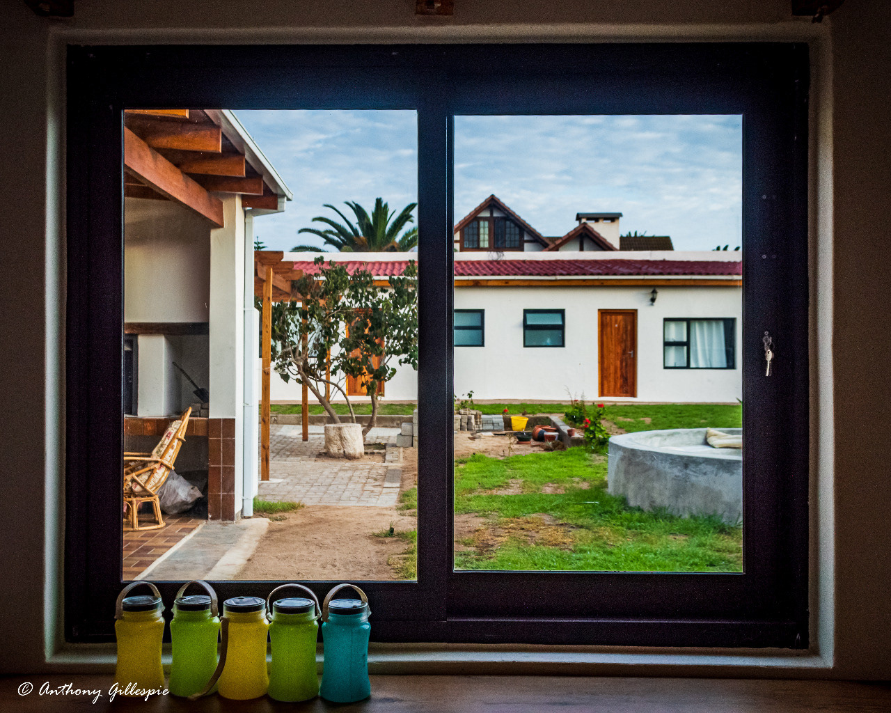 A courtyard view from the window seats used as working areas by Digital nomads.