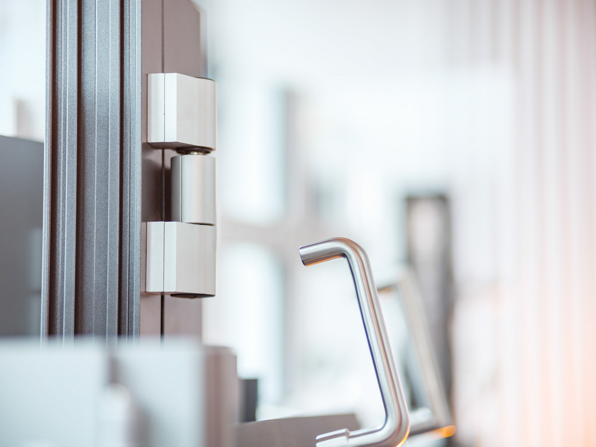 Titelgeschichte PVH vor Ort / Fa Schwendt am Mittwoch, 14.11.17  in Wertheim. Foto: Jakob Studnar