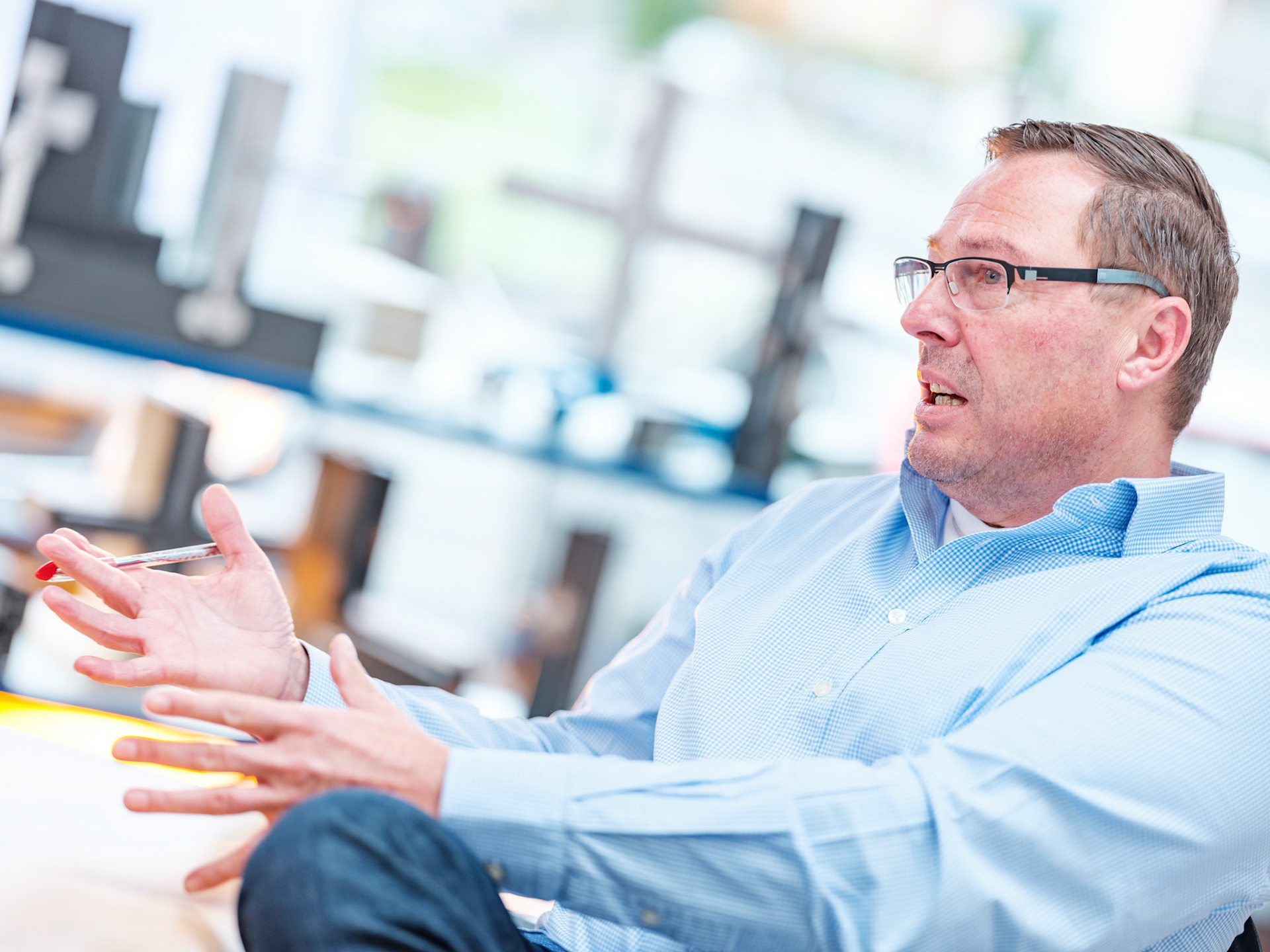 Titelgeschichte PVH vor Ort / Fa Schwendt am Mittwoch, 14.11.17  in Wertheim. Foto: Jakob Studnar