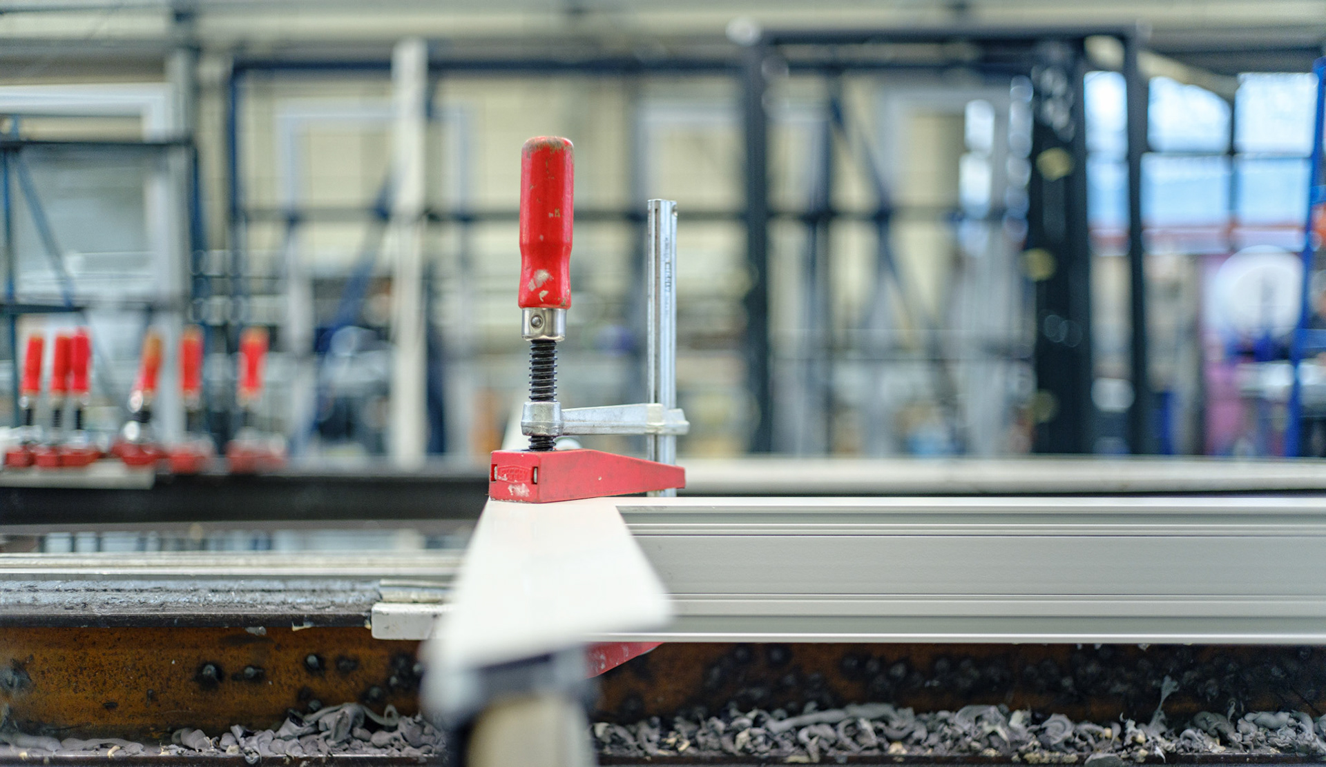 Titelgeschichte PVH vor Ort / Fa Schwendt am Mittwoch, 14.11.17  in Wertheim. Foto: Jakob Studnar