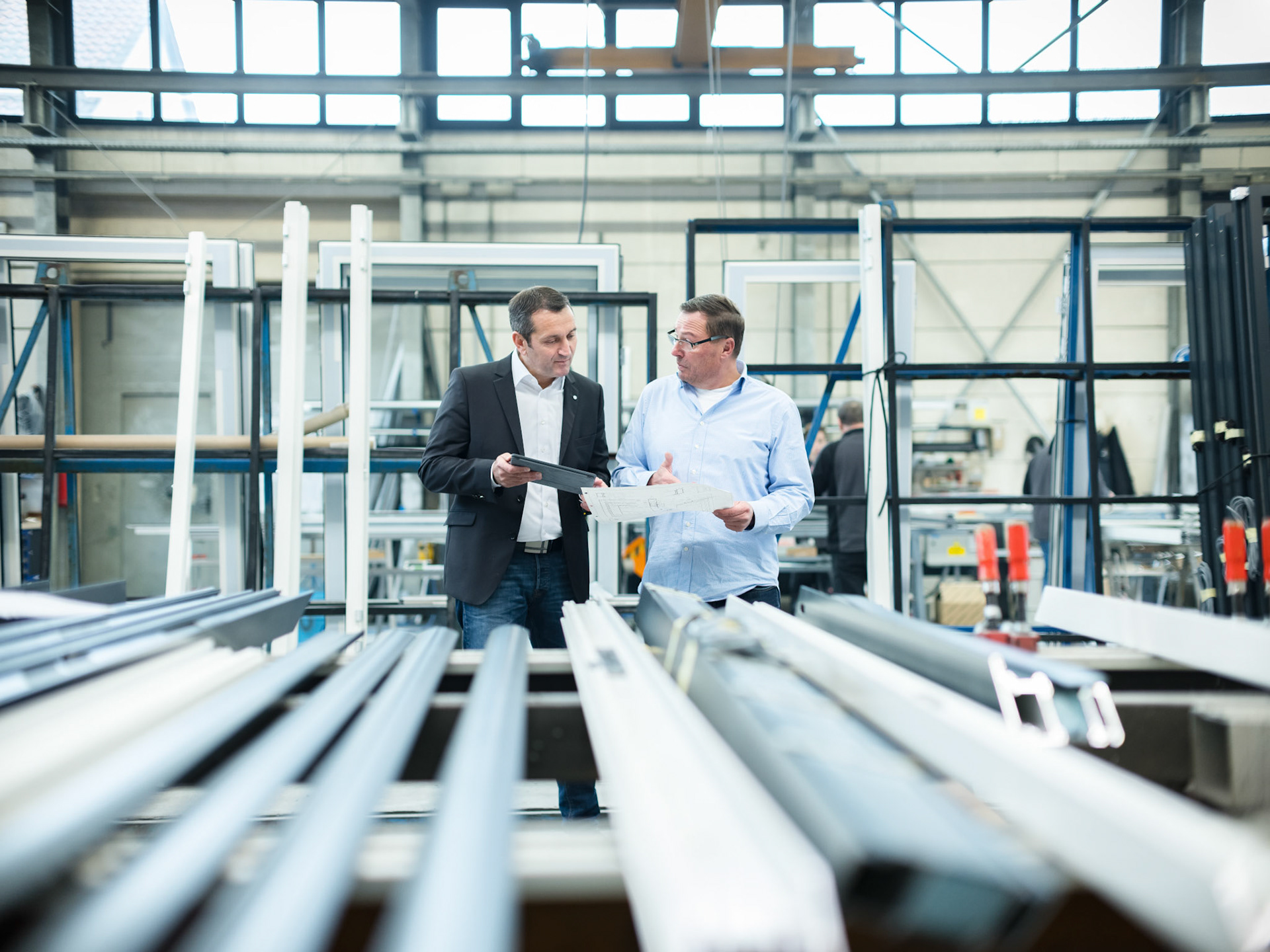 Titelgeschichte PVH vor Ort / Fa Schwendt am Mittwoch, 14.11.17  in Wertheim. Foto: Jakob Studnar