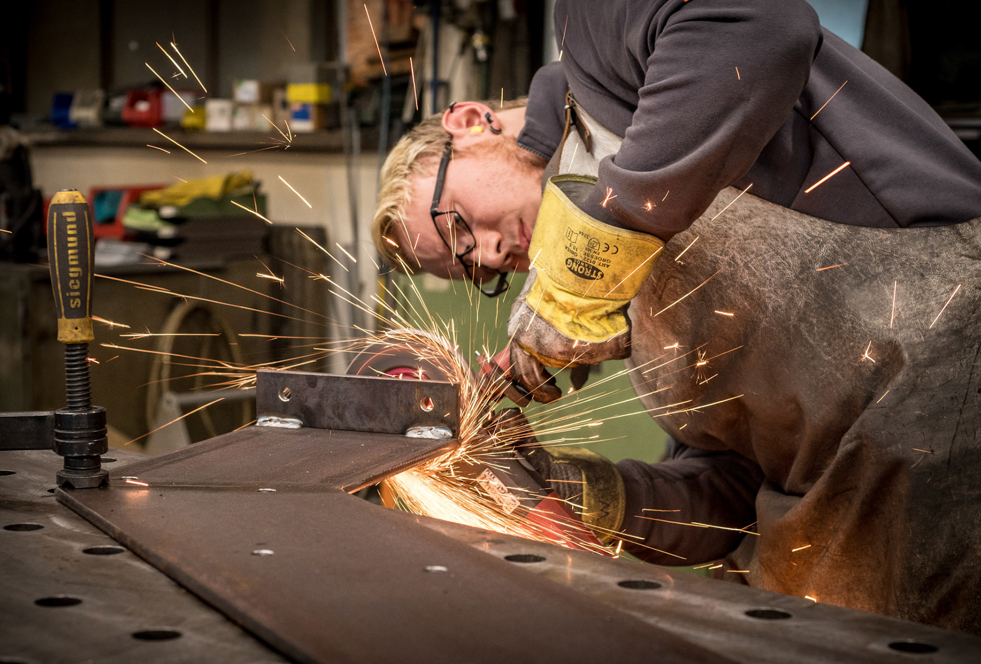 Titelgeschichte PVH vor Ort / Fa Schwendt am Mittwoch, 14.11.17  in Wertheim. Foto: Jakob Studnar