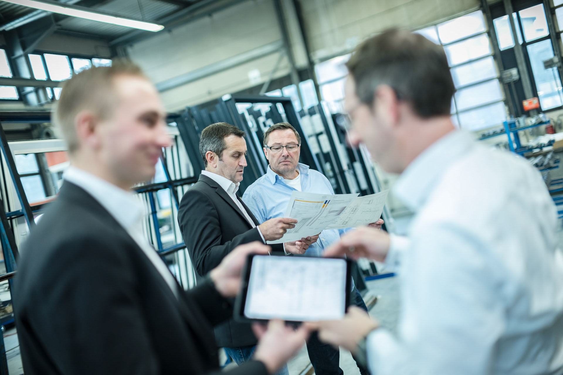 Titelgeschichte PVH vor Ort / Fa Schwendt am Mittwoch, 14.11.17  in Wertheim. Foto: Jakob Studnar