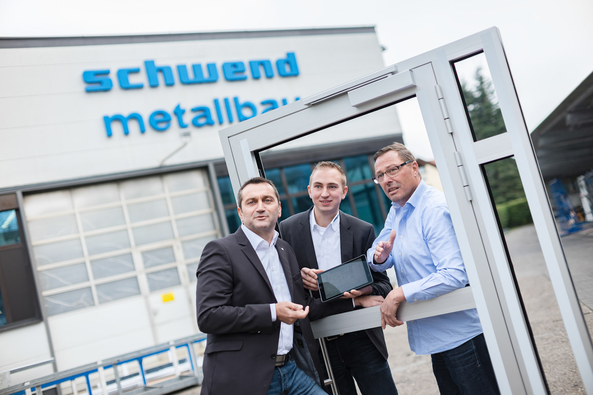 Titelgeschichte PVH vor Ort / Fa Schwendt am Mittwoch, 14.11.17  in Wertheim. Foto: Jakob Studnar