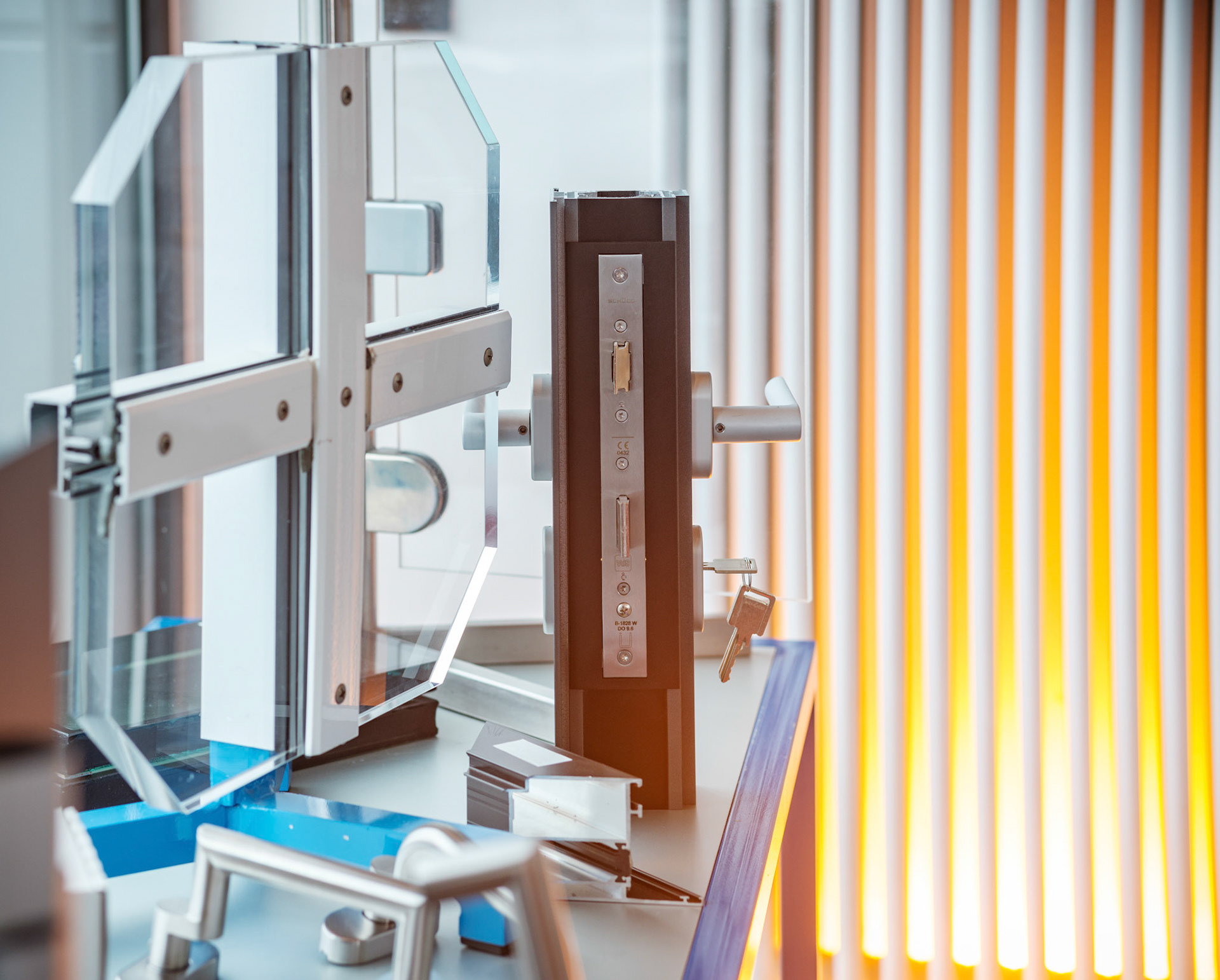 Titelgeschichte PVH vor Ort / Fa Schwendt am Mittwoch, 14.11.17  in Wertheim. Foto: Jakob Studnar