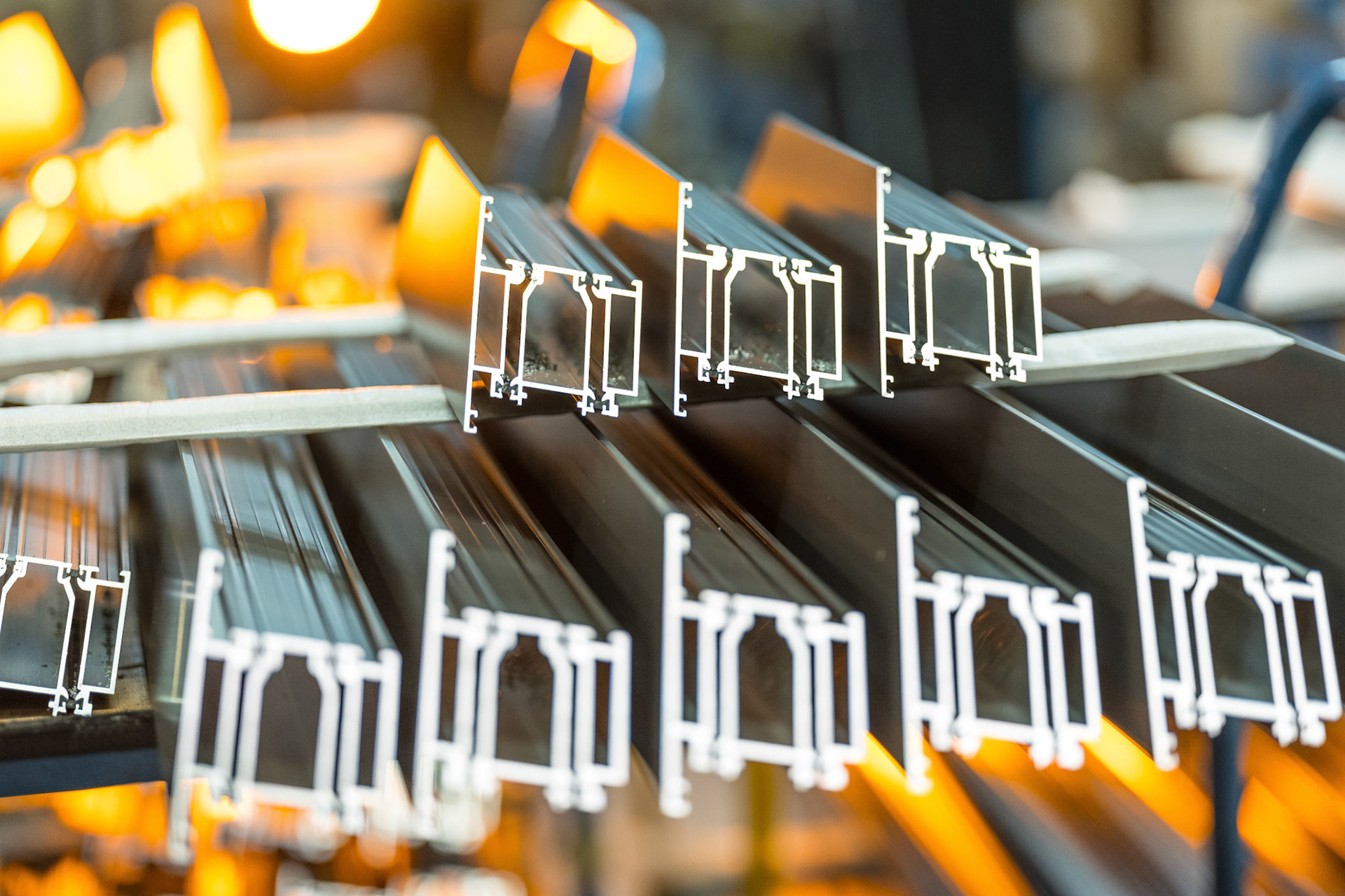 Titelgeschichte PVH vor Ort / Fa Schwendt am Mittwoch, 14.11.17  in Wertheim. Foto: Jakob Studnar